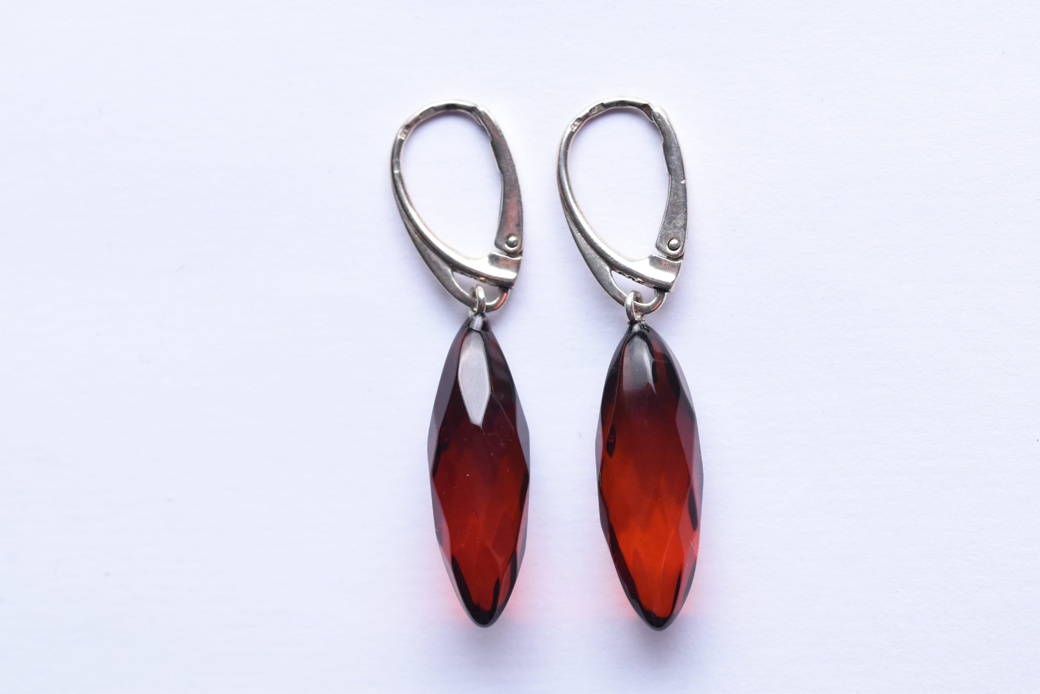 Lengyel borostyán fülbevaló ezüsttel kombinálva