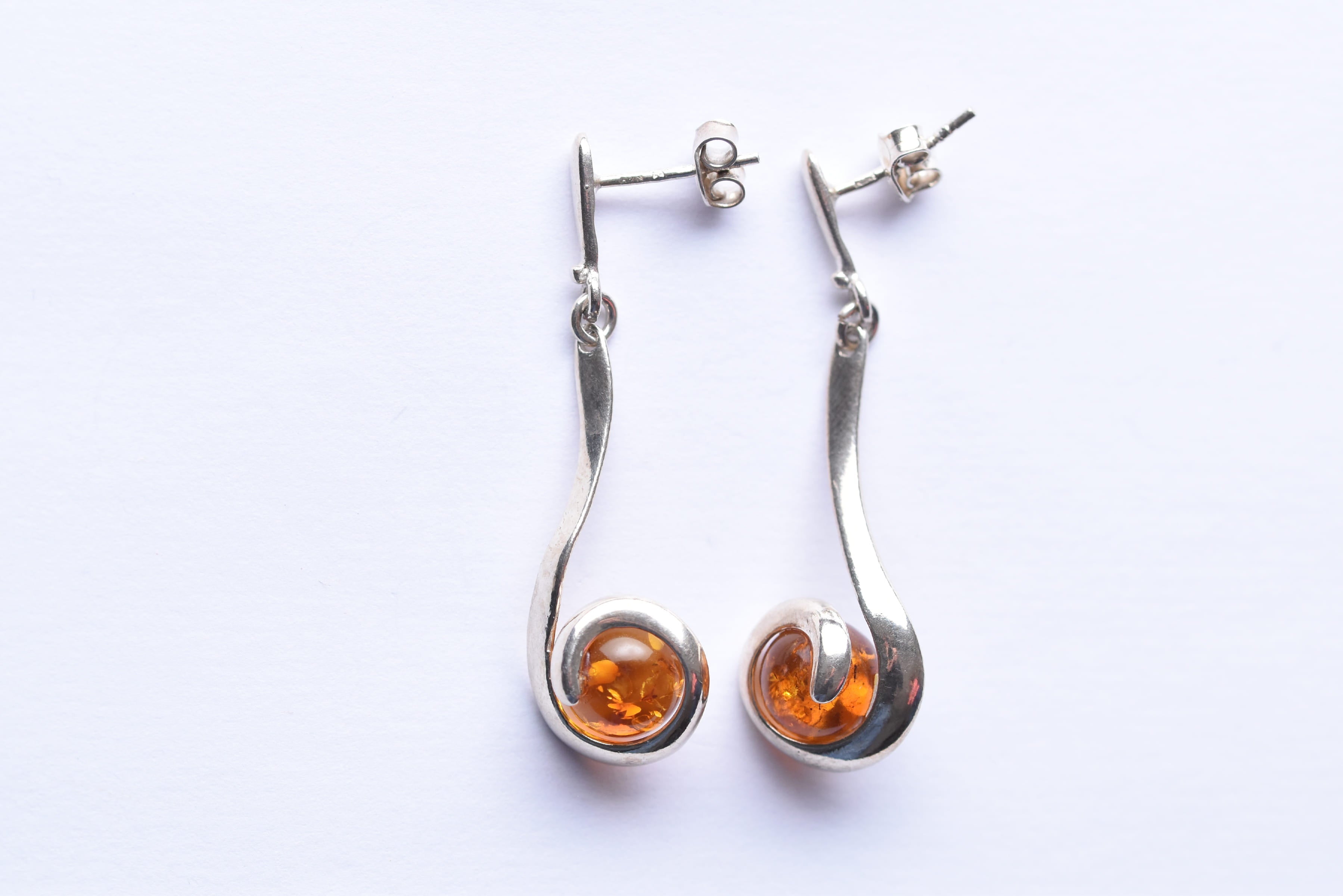 Lengyel borostyán fülbevaló ezüst foglalatban