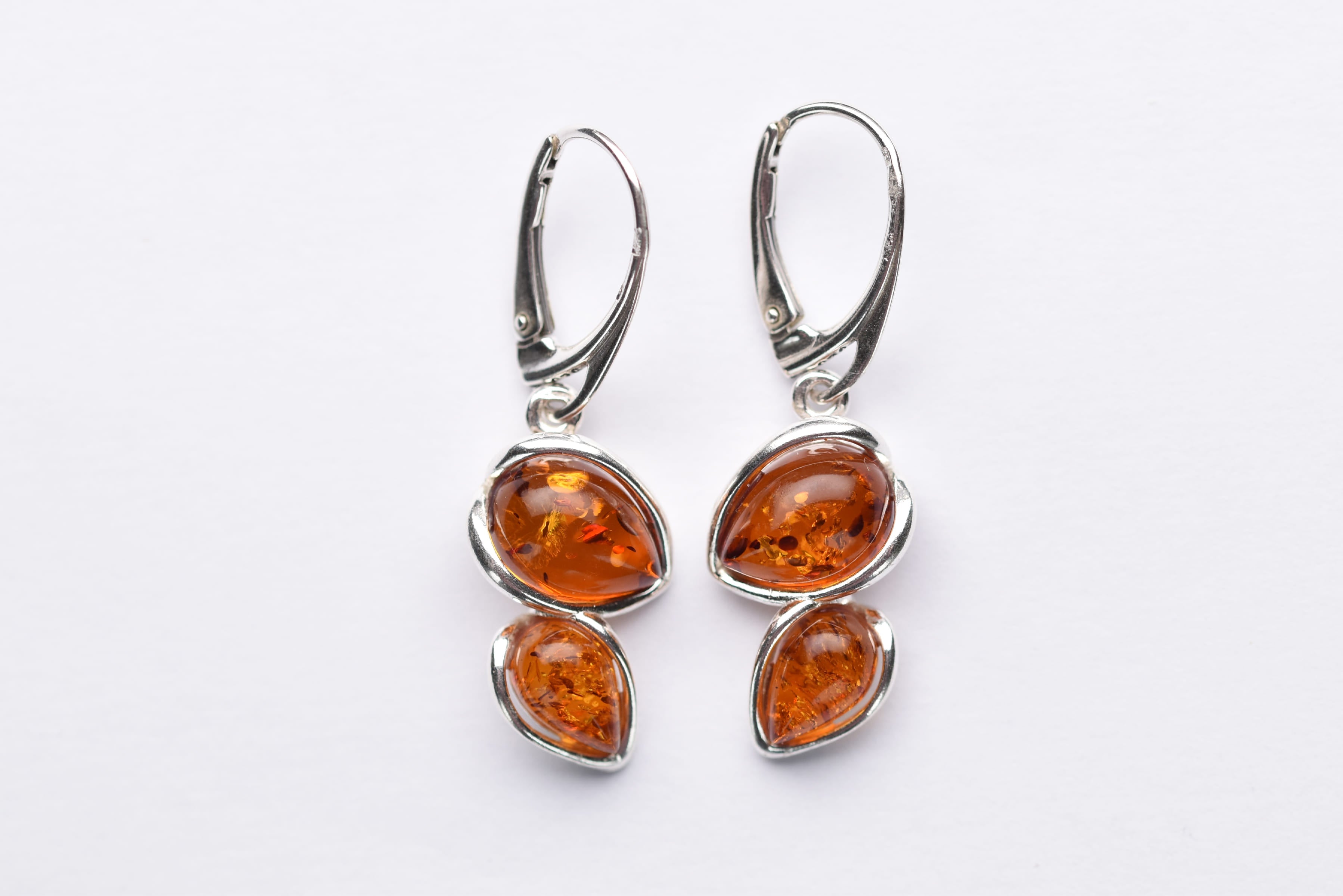 Lengyel borostyánkő fülbevaló ezüst foglalatban