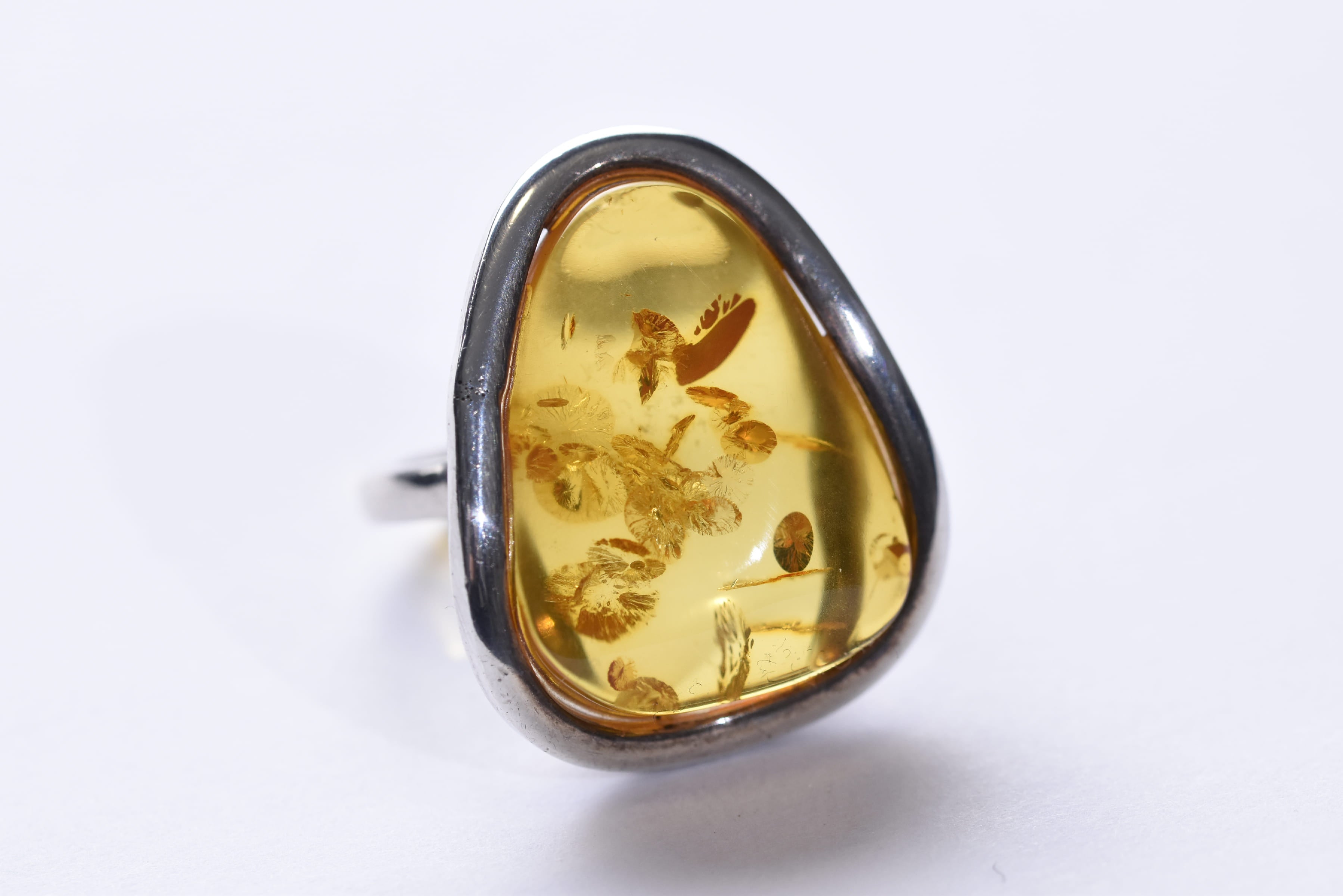 Lengyel borostyánkő gyűrű ezüstbe foglalva