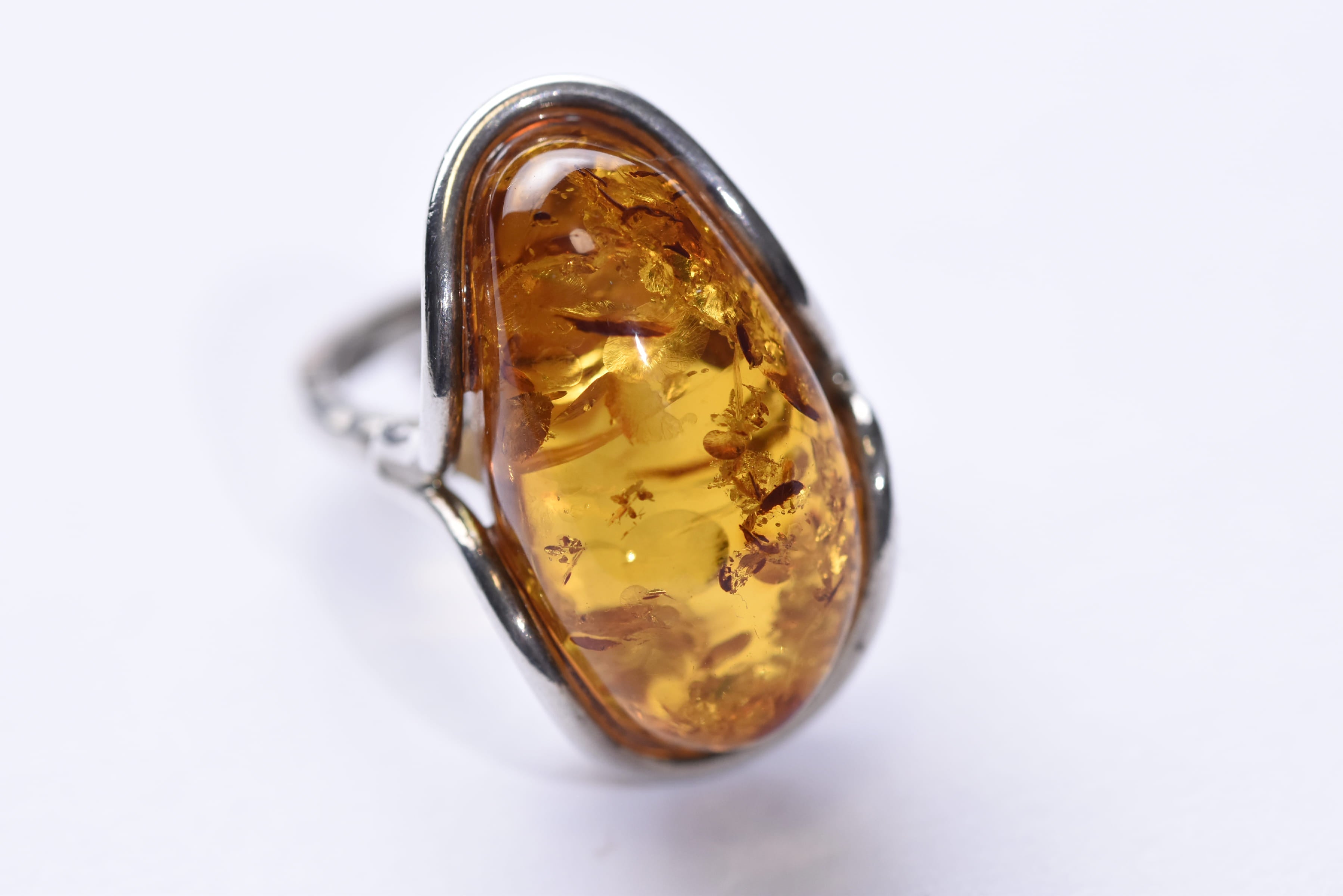 Lengyel borostyánkő gyűrű ezüstbe foglalva