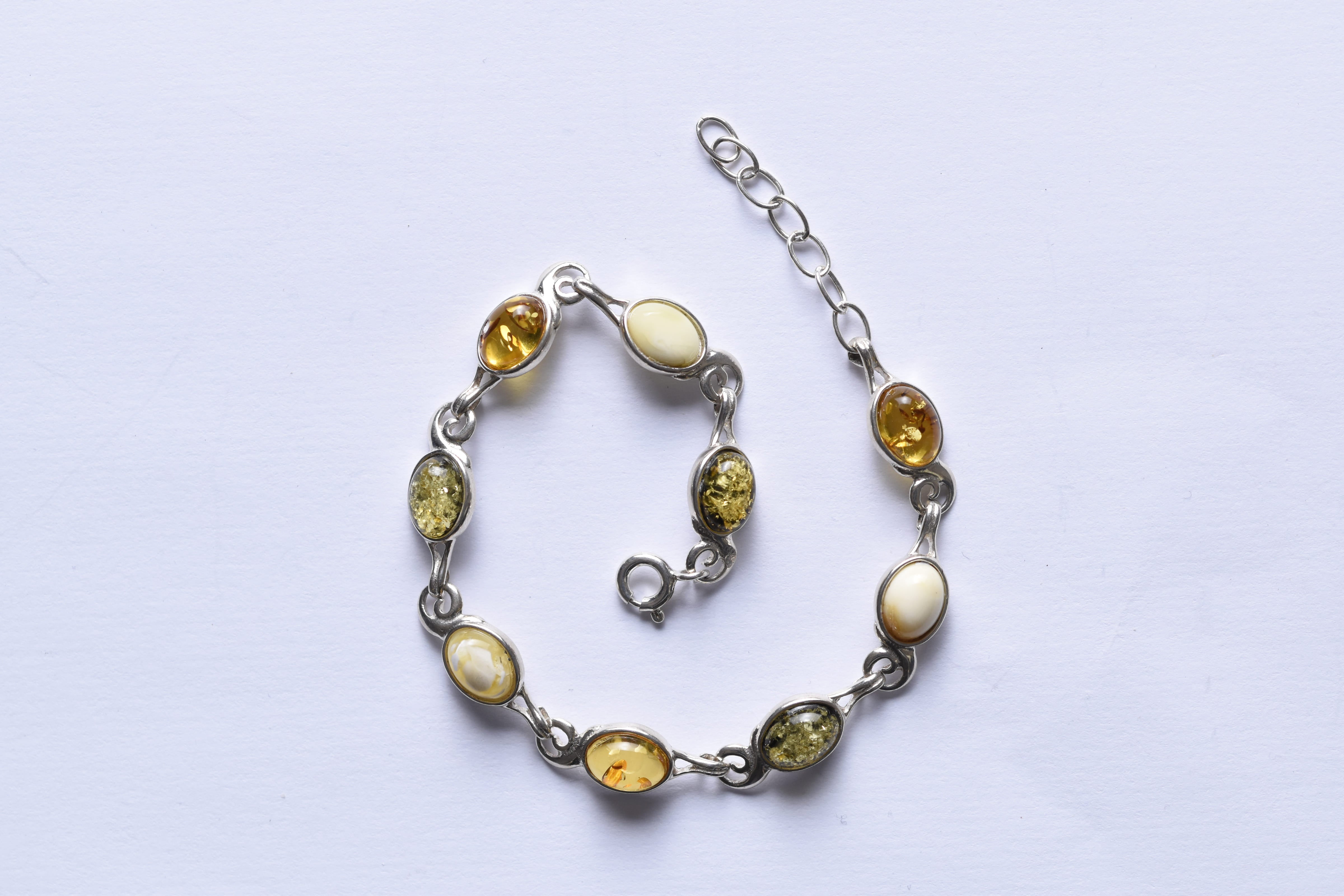 Lengyel borostyánkő karkötő ezüst foglalatban