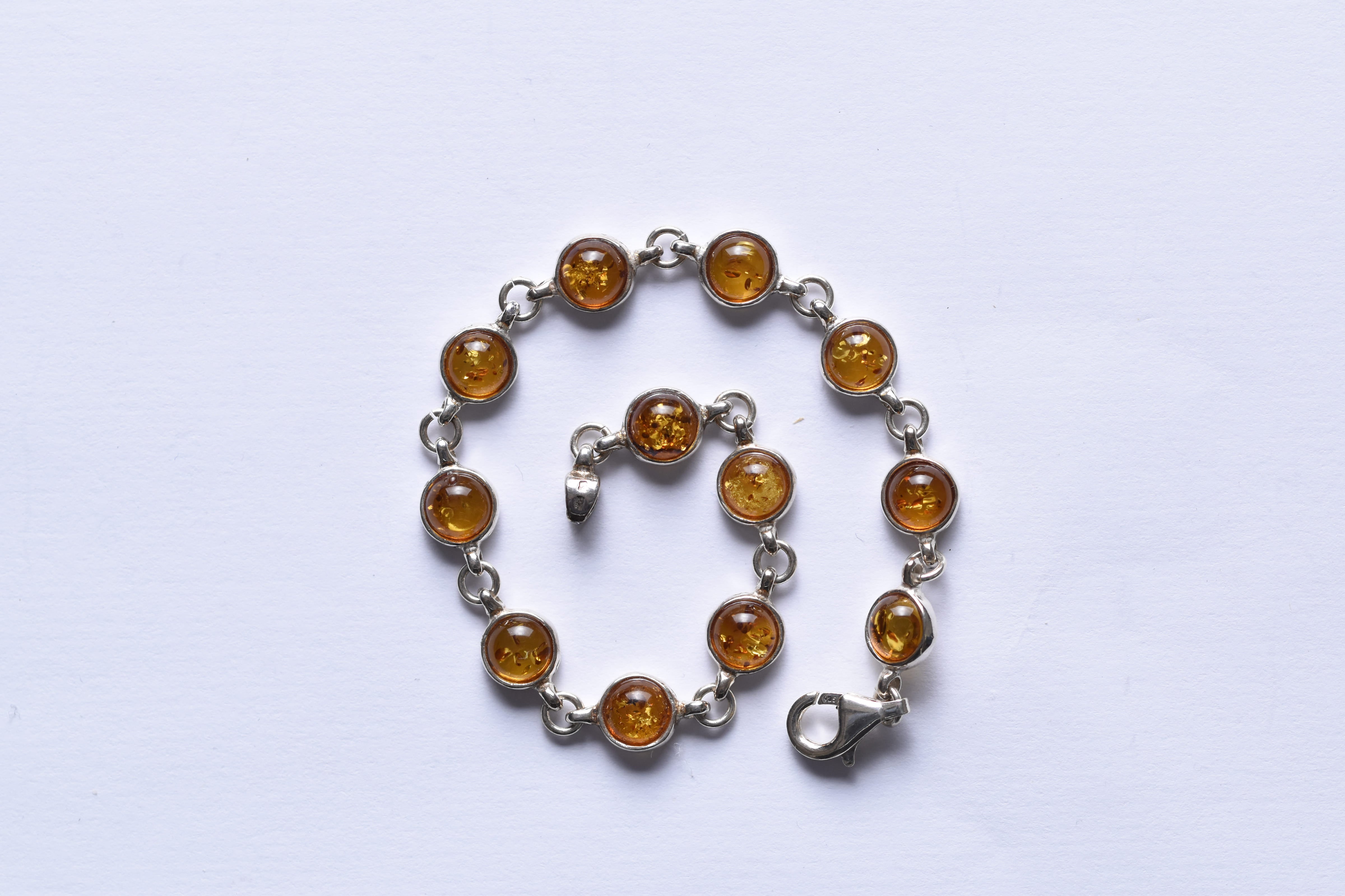 Lengyel borostyánkő karkötő ezüst foglalatban