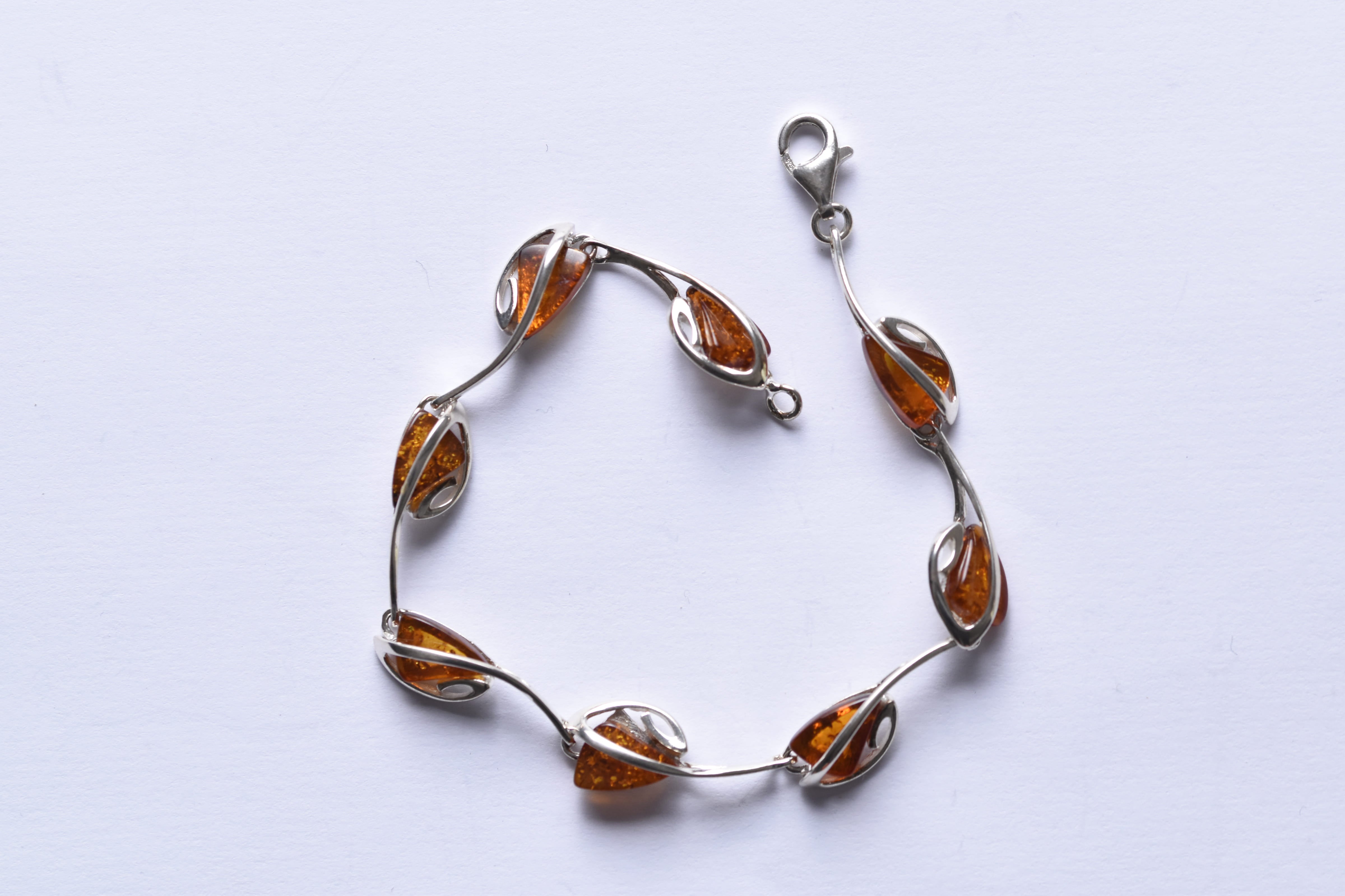 Lengyel borostyánkő karkötő ezüst foglalatban