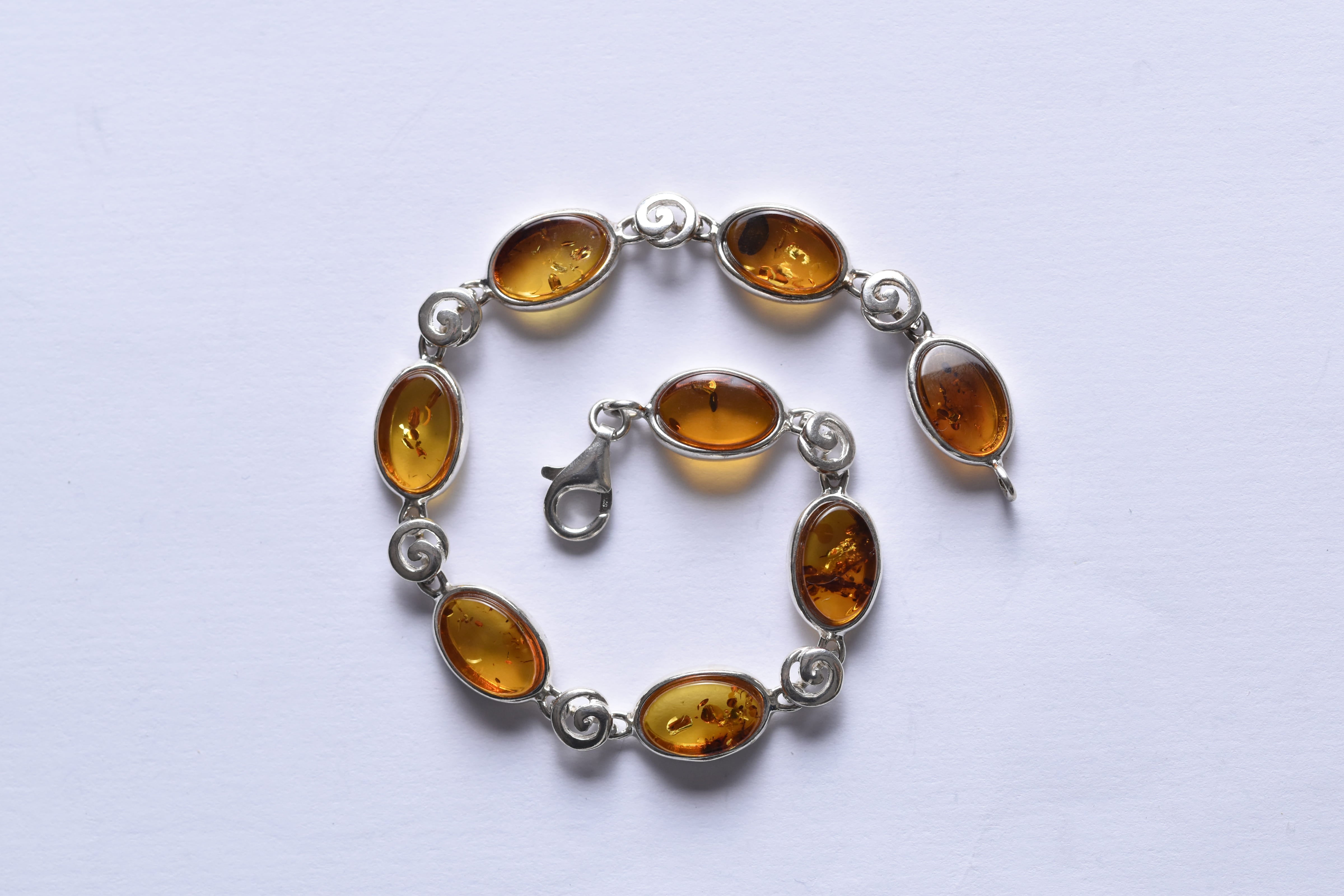 Lengyel borostyánkő karkötő ezüst foglalatban