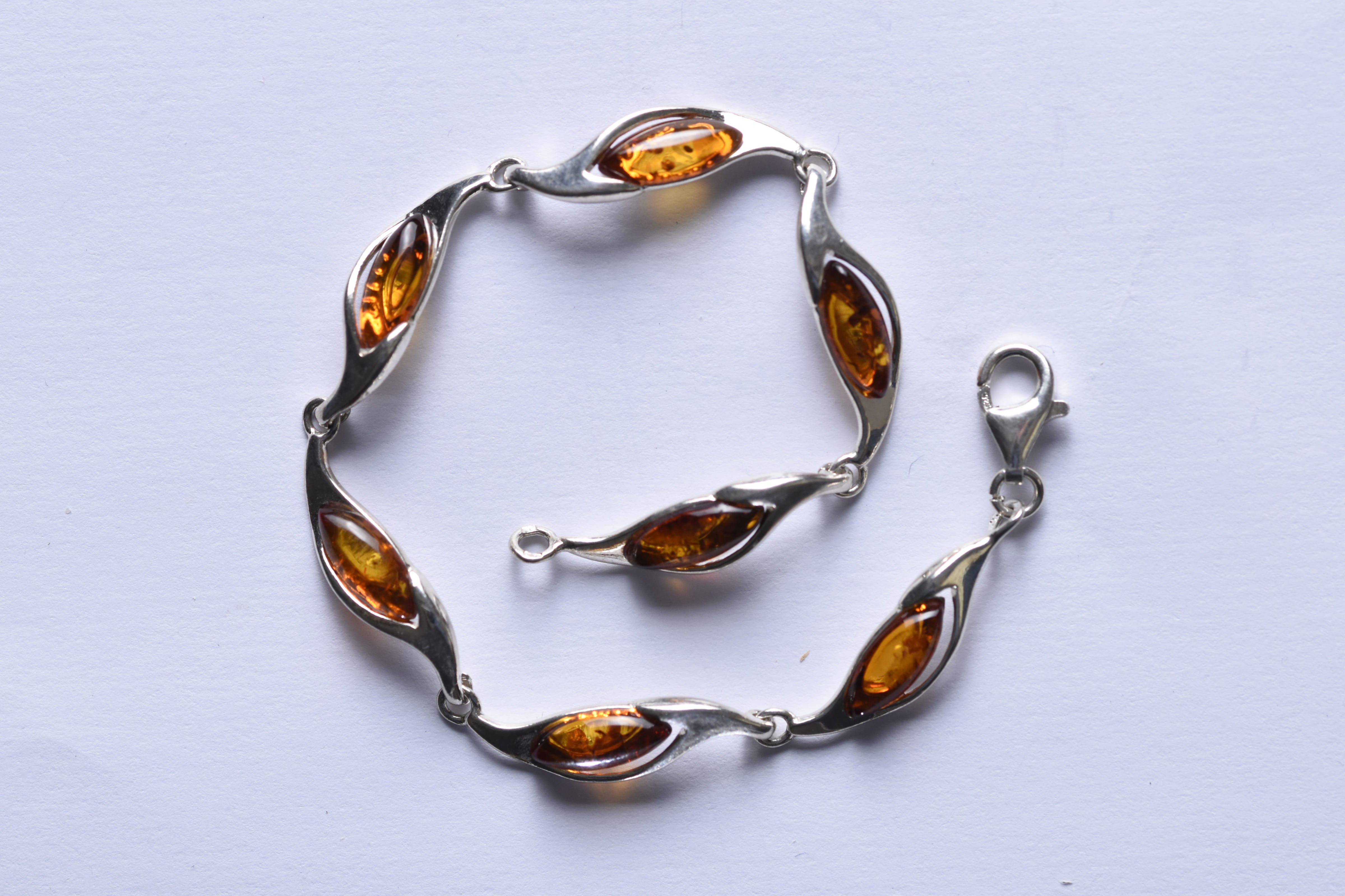 Lengyel borostyánkő karkötő ezüst foglalatban