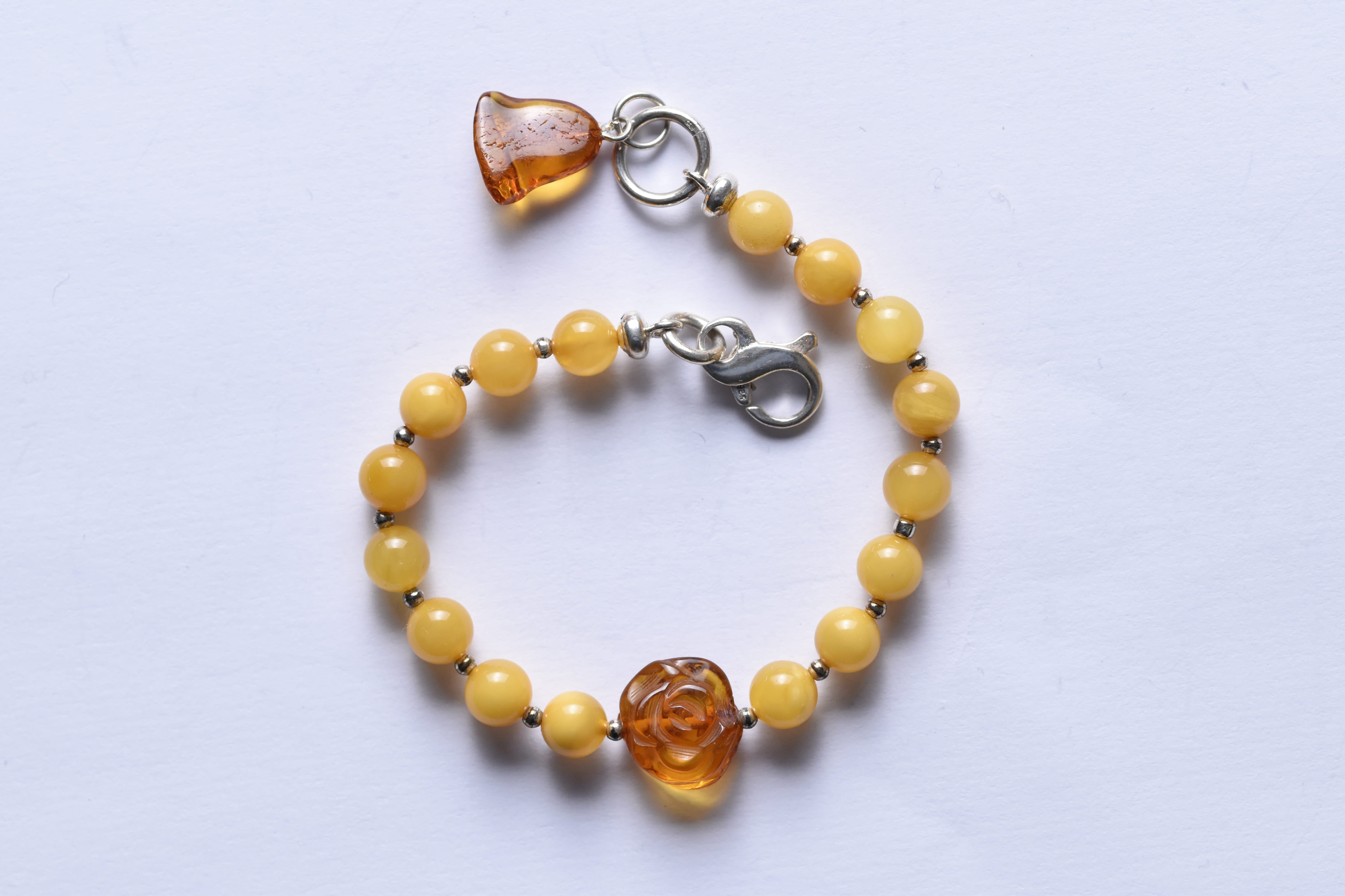 Lengyel borostyánkő karkötő ezüst foglalatban