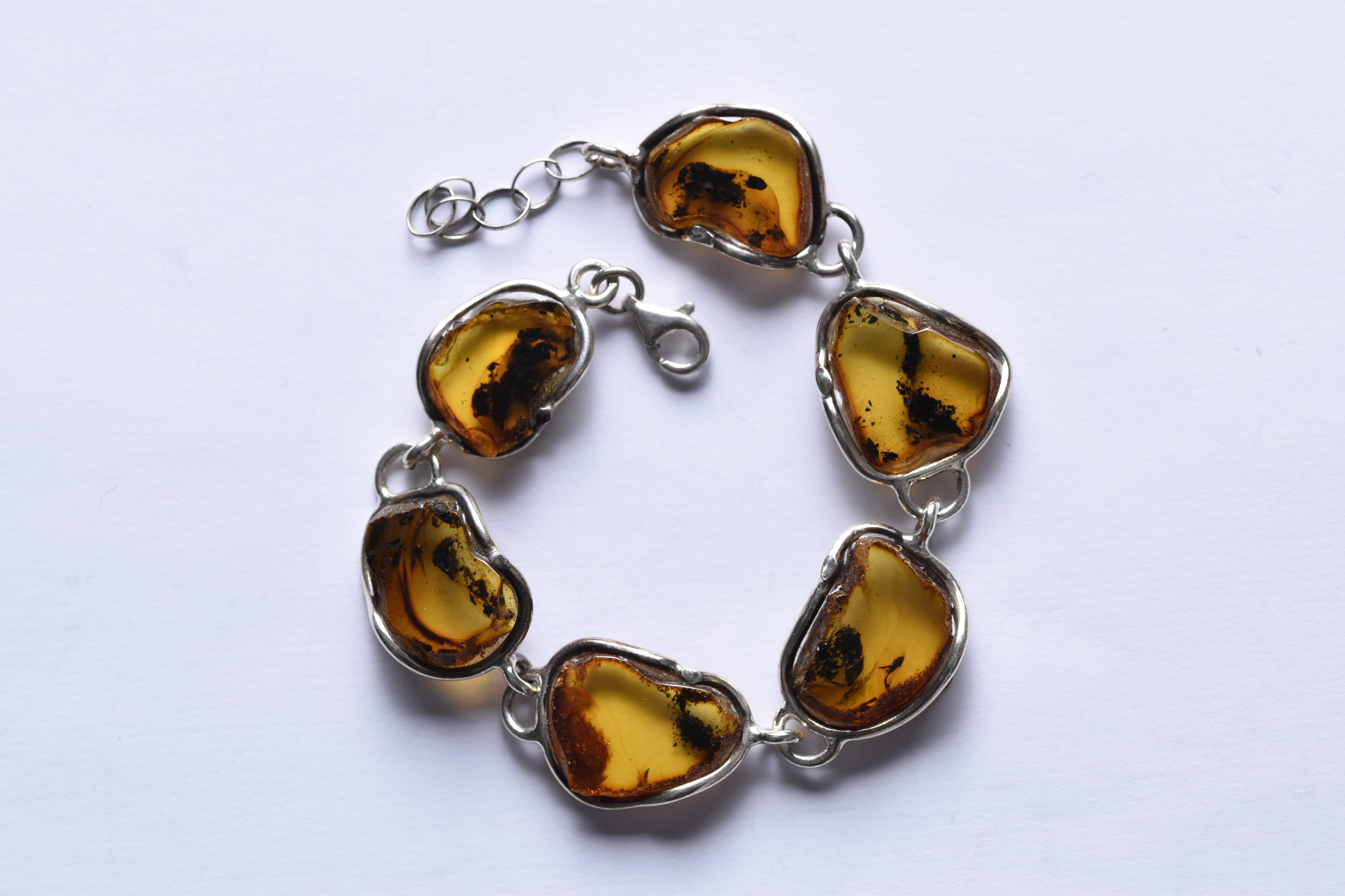 Lengyel borostyánkő karkötő ezüst foglalatban