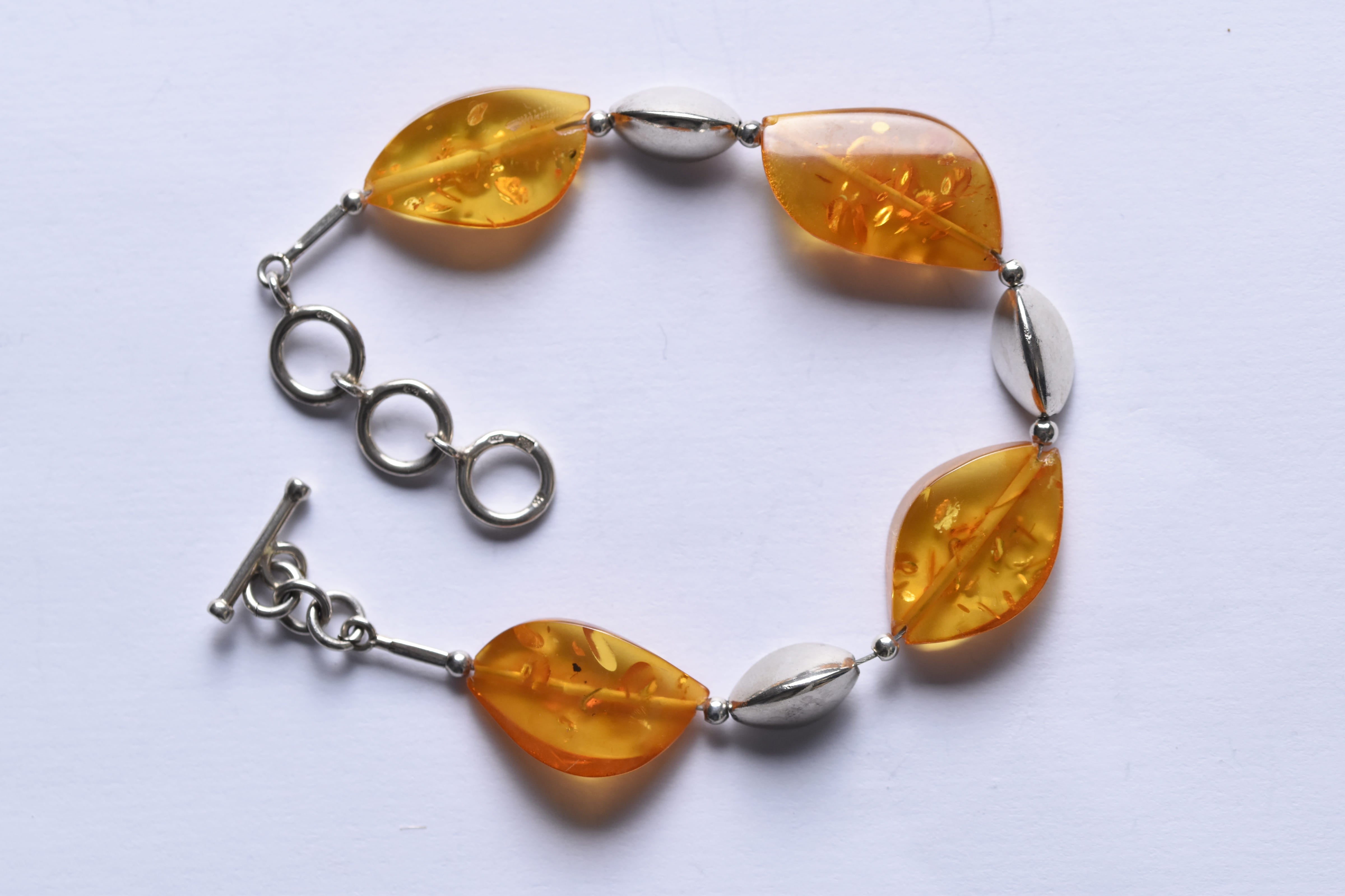 Lengyel borostyánkő karkötő ezüst foglalatban