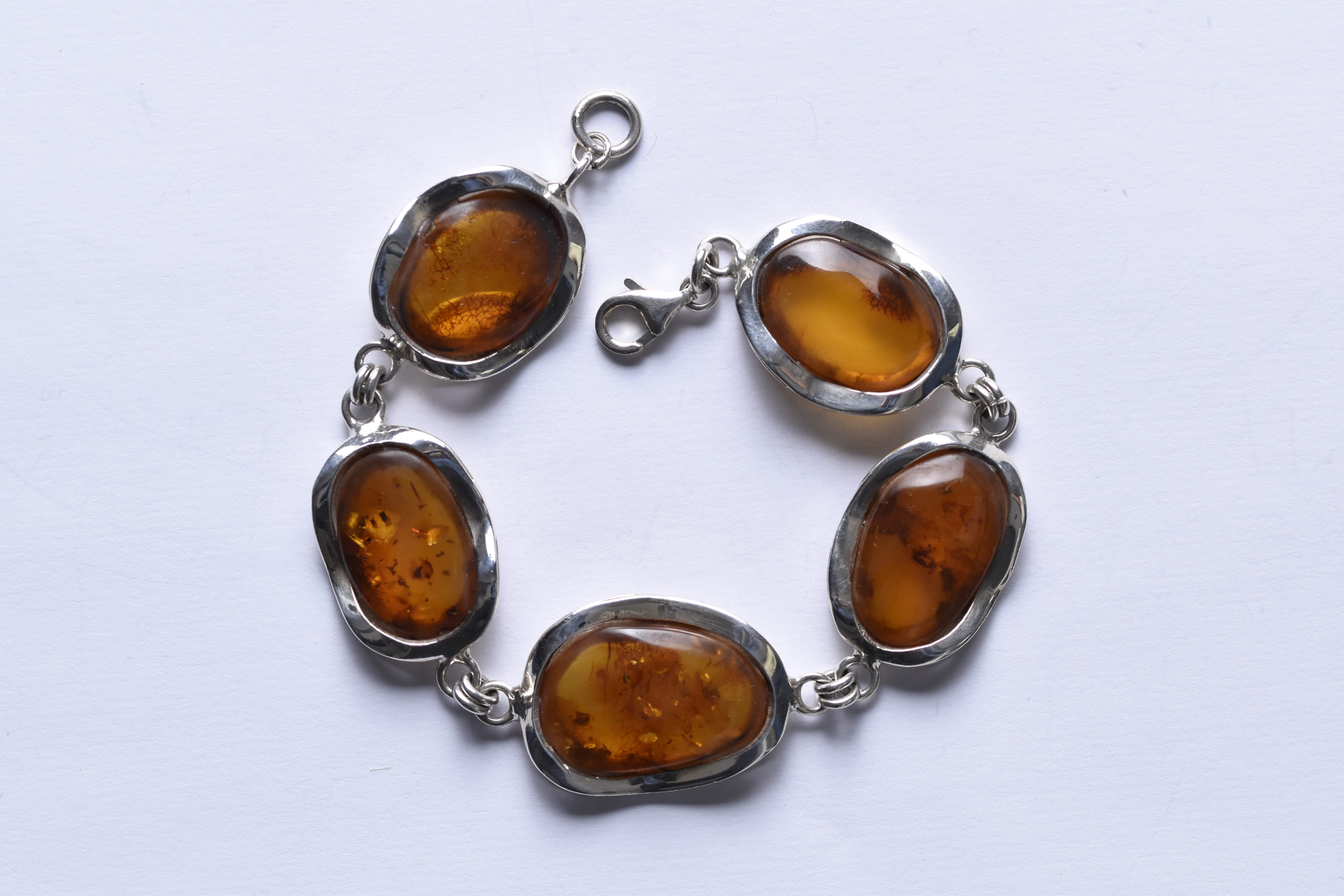 Lengyel borostyánkő karkötő ezüst foglalatban