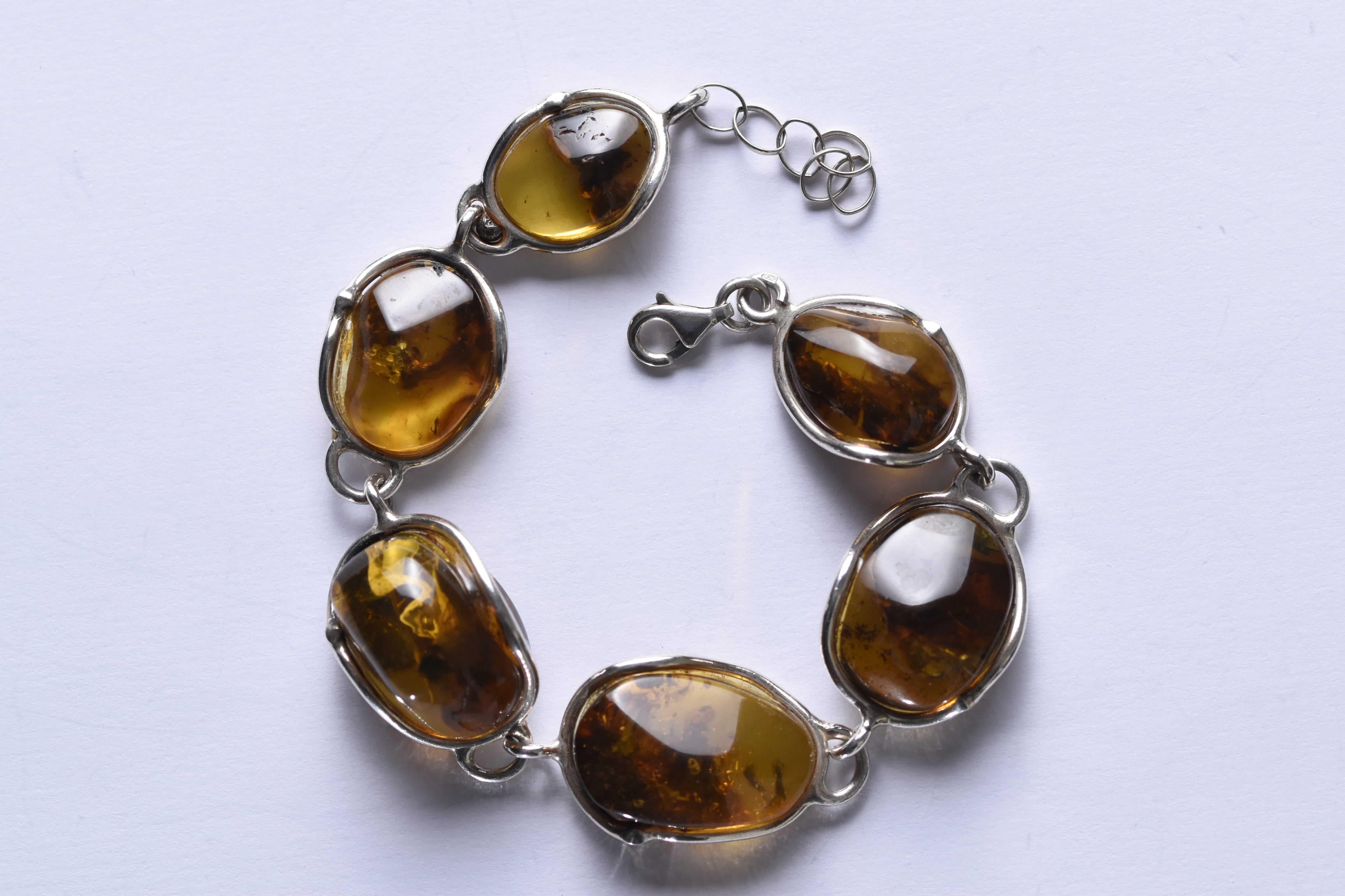 Lengyel borostyánkő karkötő ezüst foglalatban