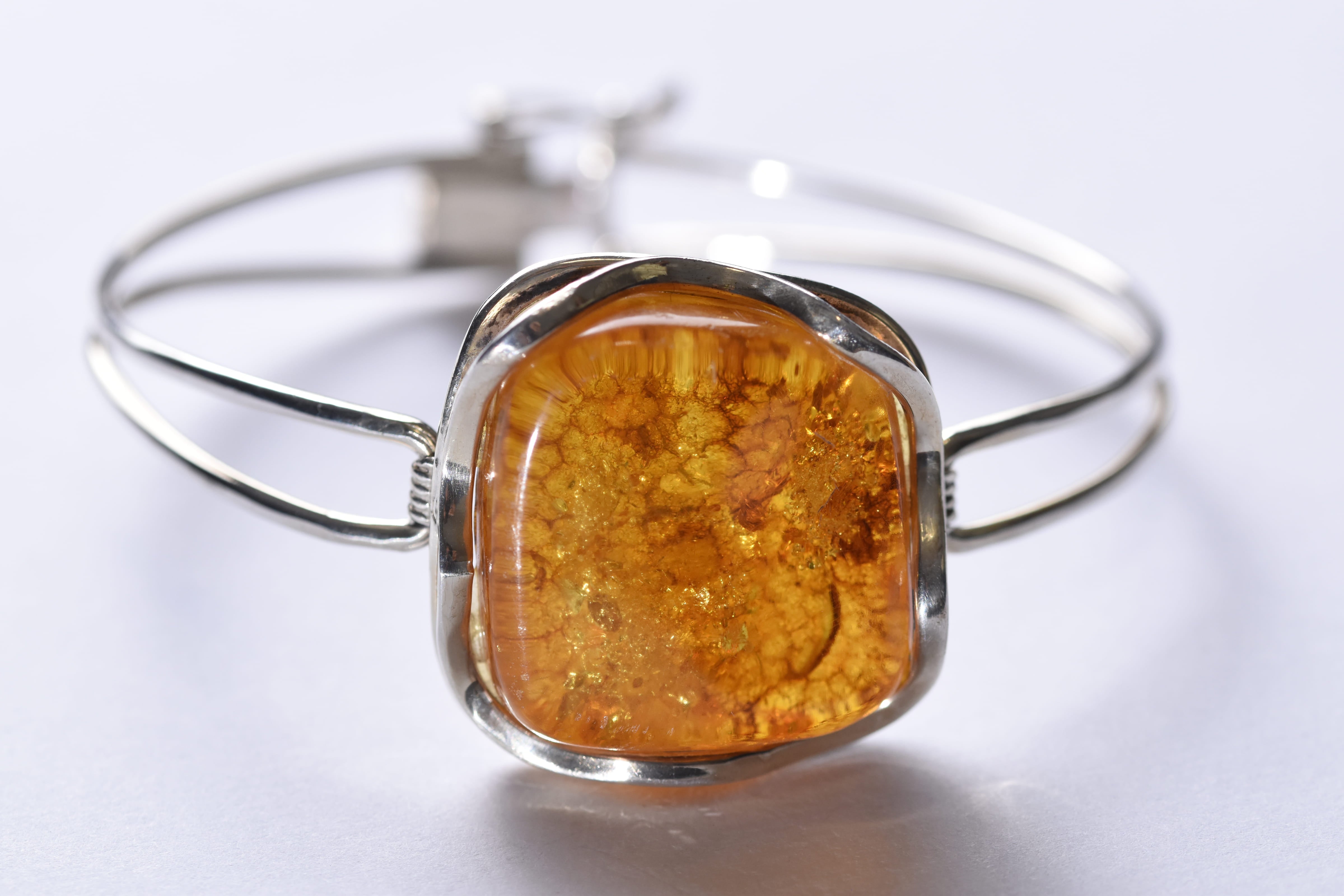 Lengyel borostyánkő karkötő ezüst foglalatban