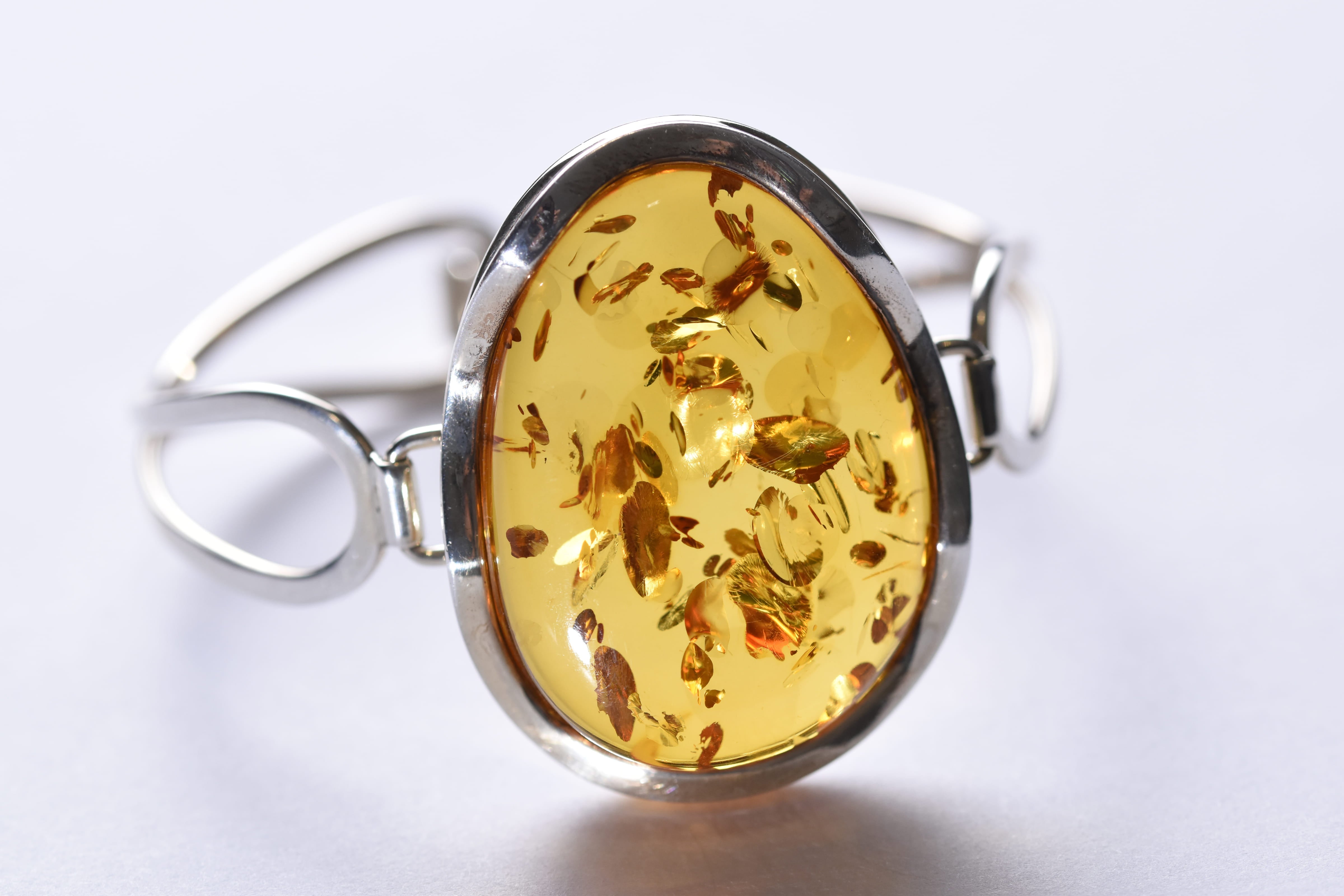 Lengyel borostyánkő karkötő ezüst foglalatban