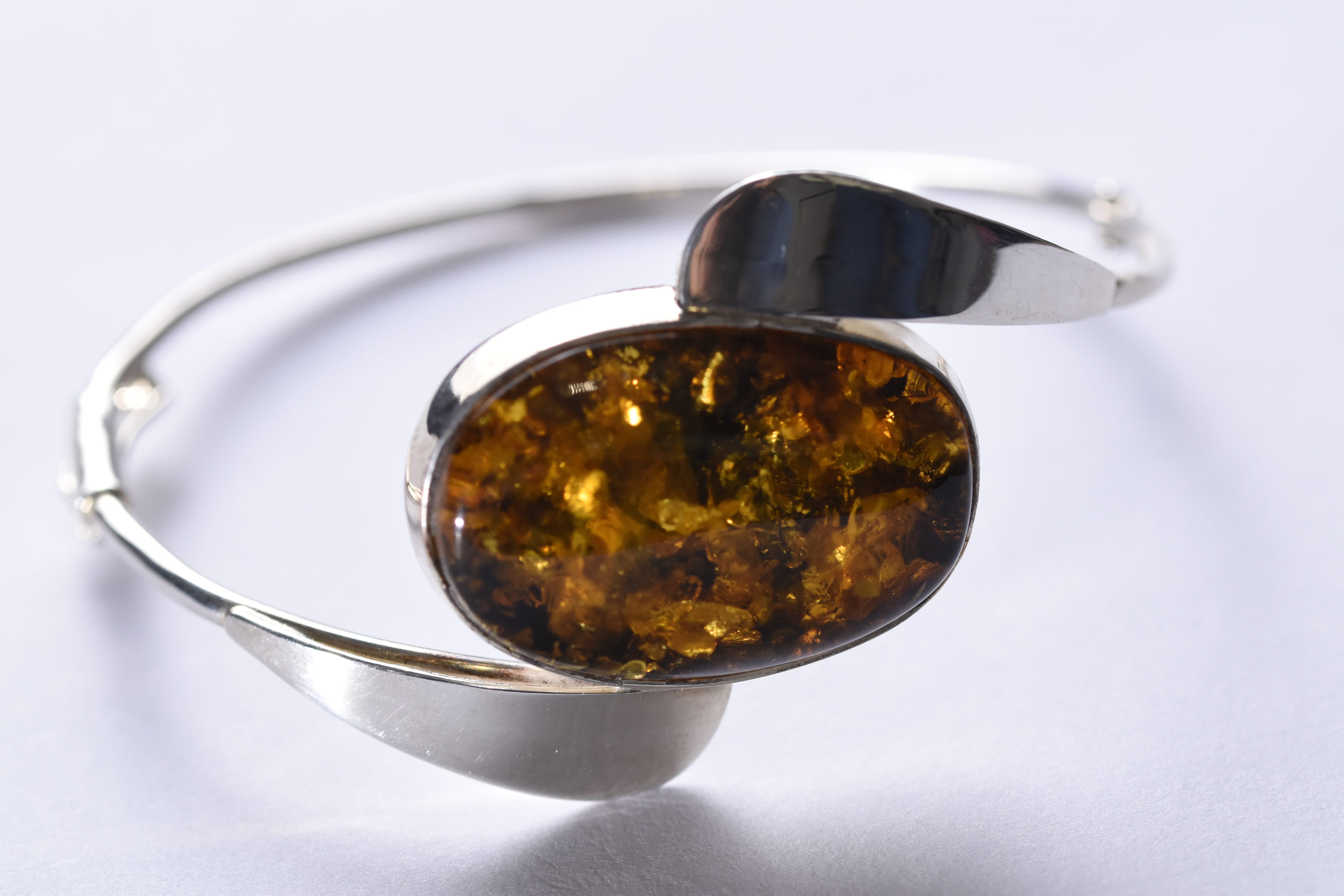 Lengyel borostyánkő karkötő ezüst foglalatban