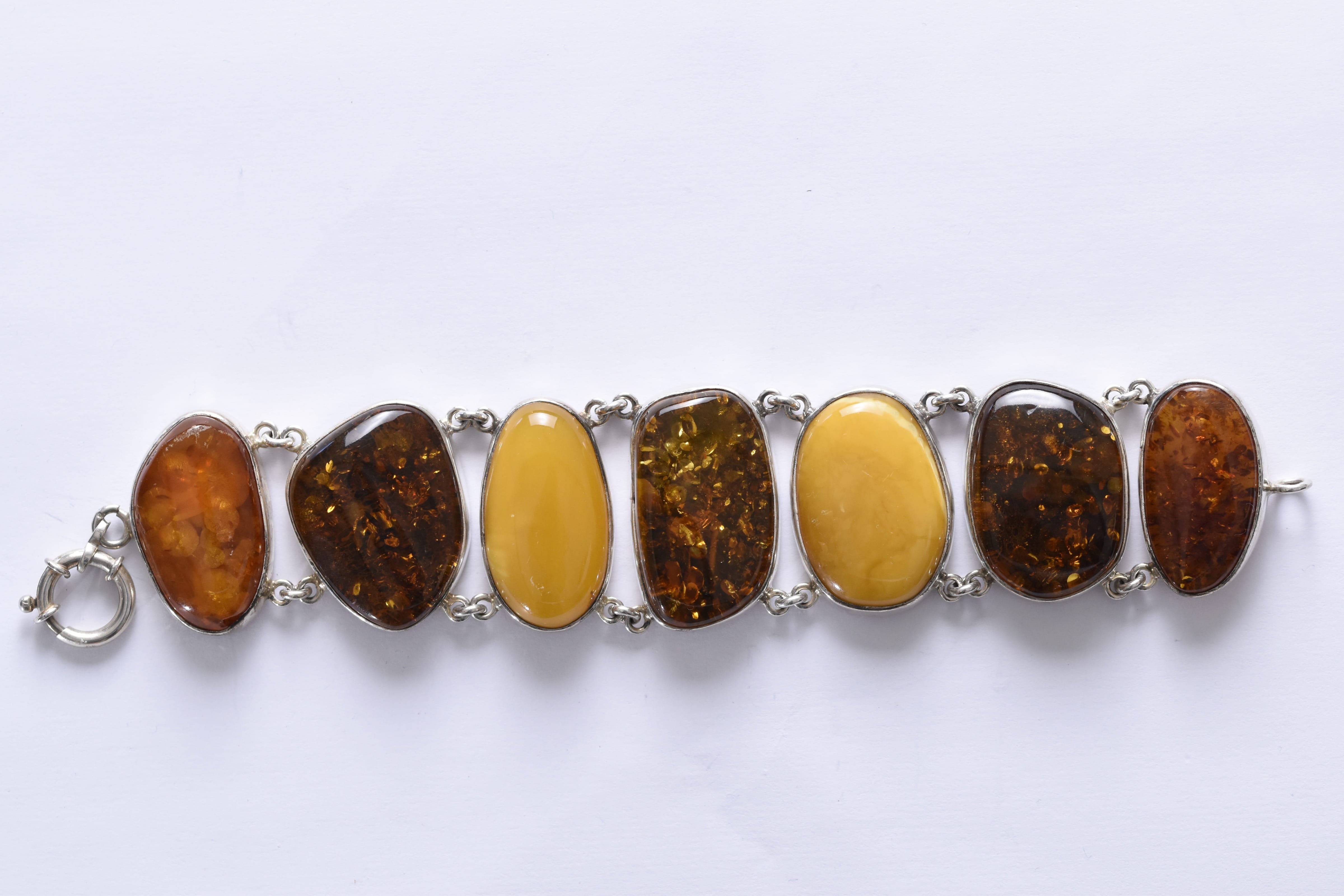 Lengyel borostyánkő karkötő ezüst foglalatban