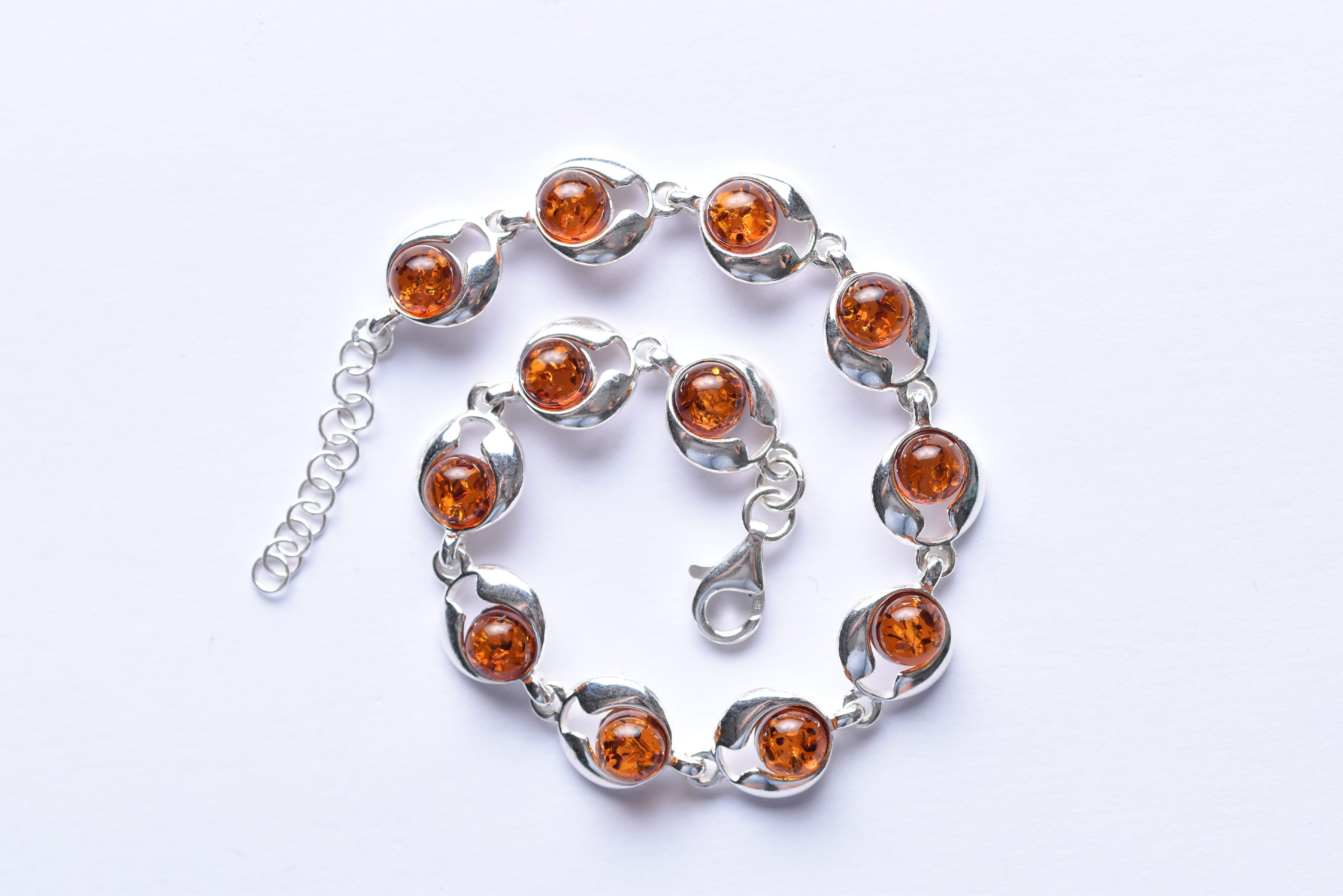 Lengyel borostyán karkötő ezüst foglalatban