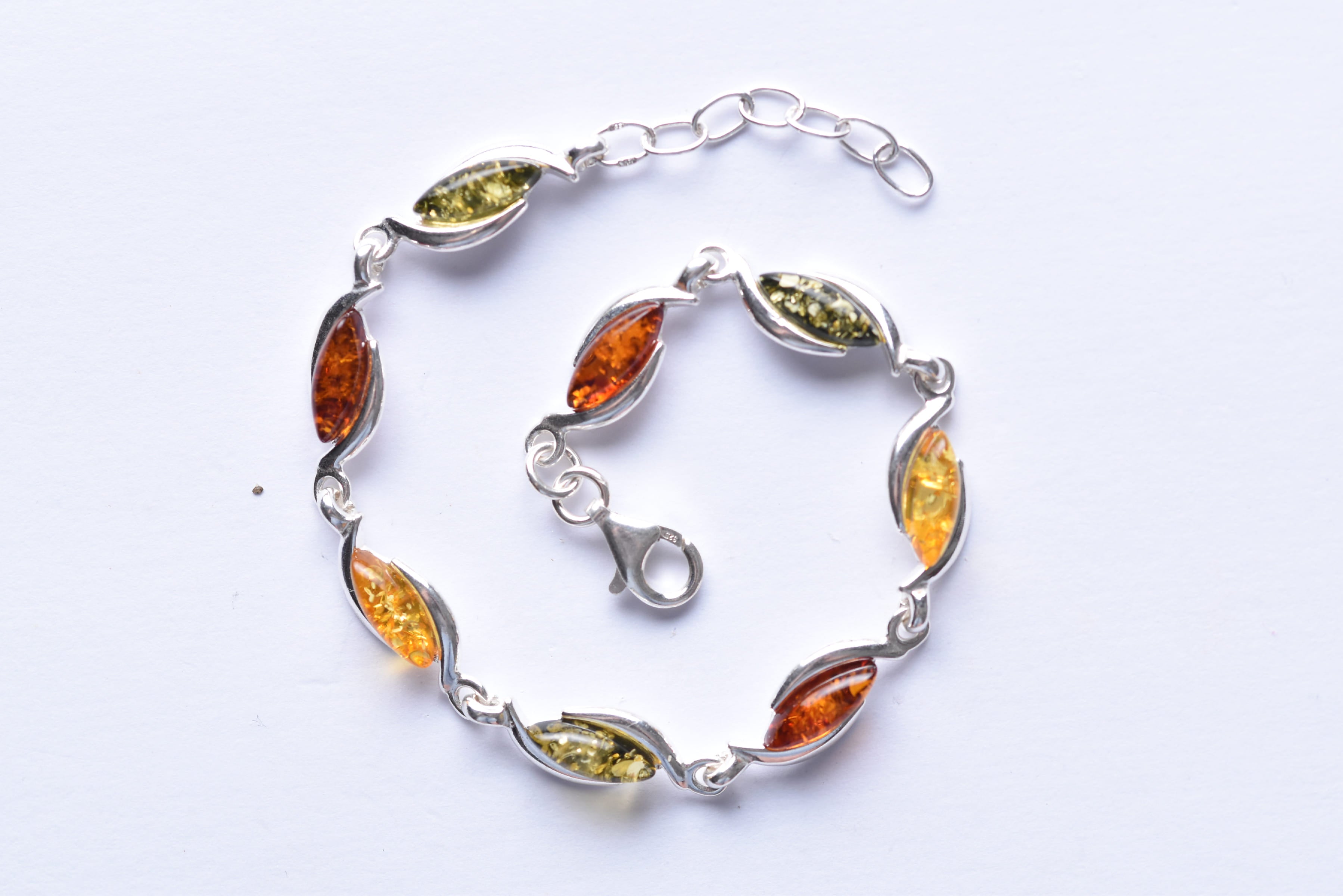 Lengyel borostyán karkötő ezüst foglalatban