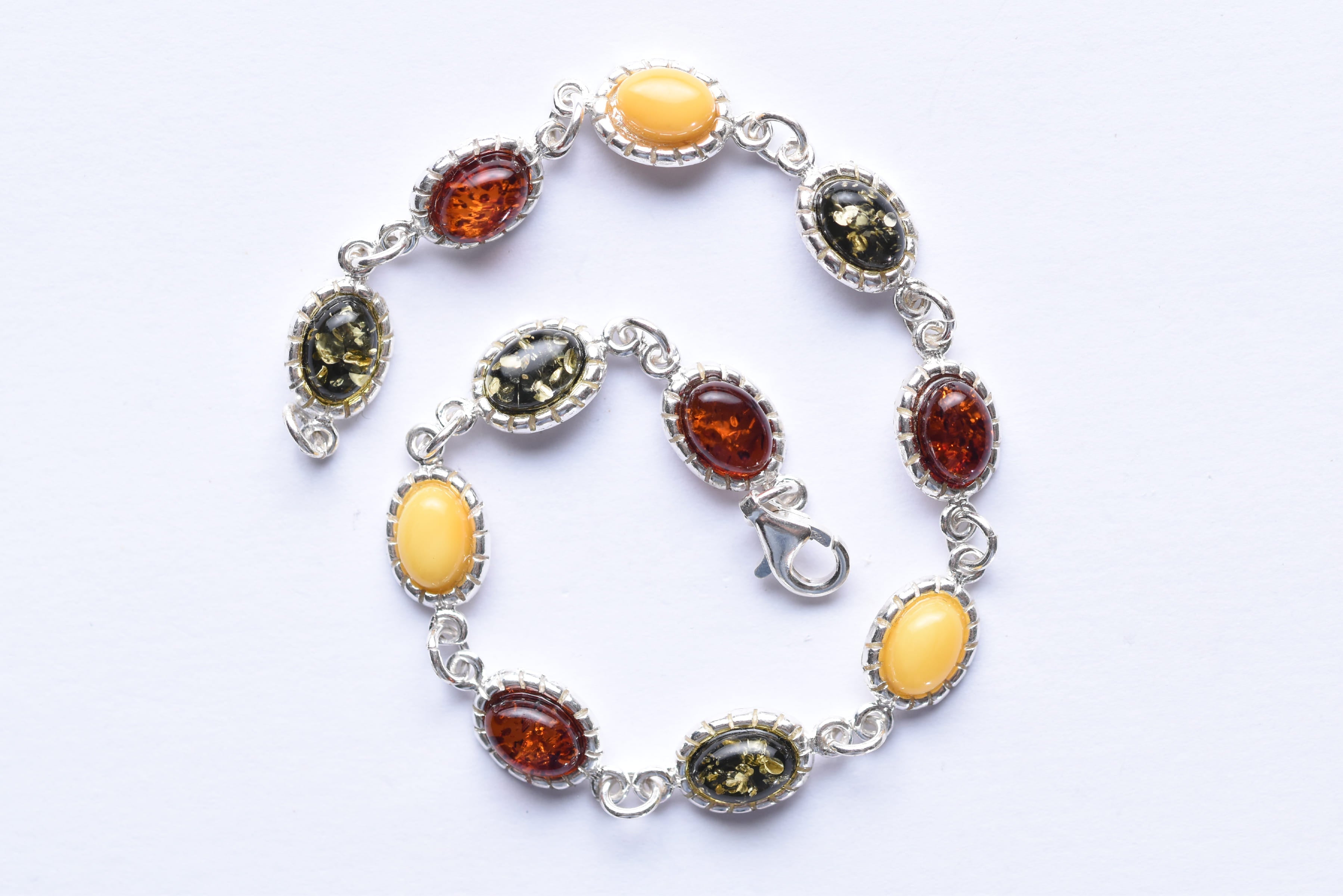 Lengyel borostyán karkötő ezüst foglalatban