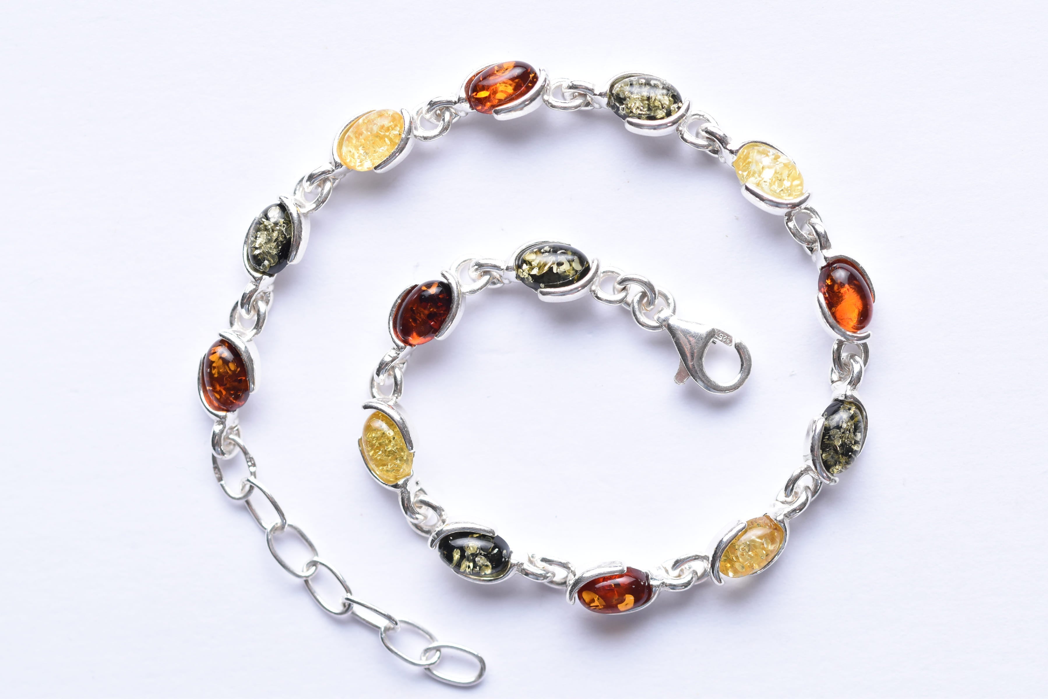 Lengyel borostyán karkötő ezüst foglalatban