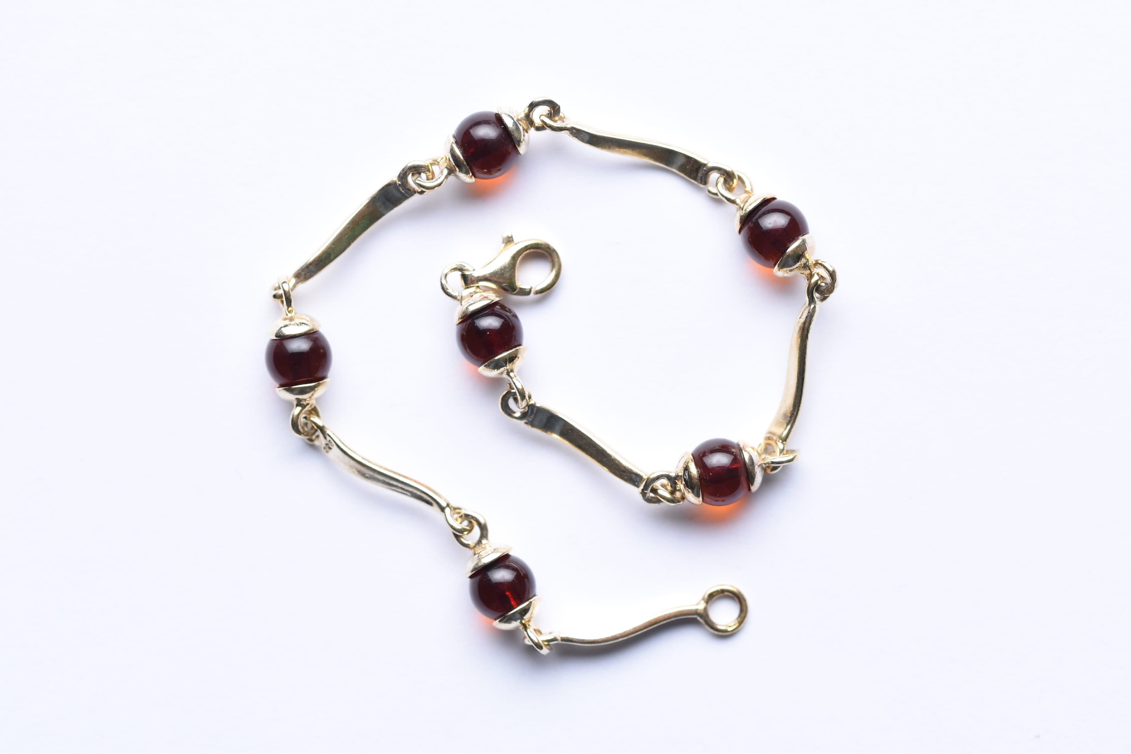 Lengyel borostyán karkötő aranyozott ezüst foglalatban