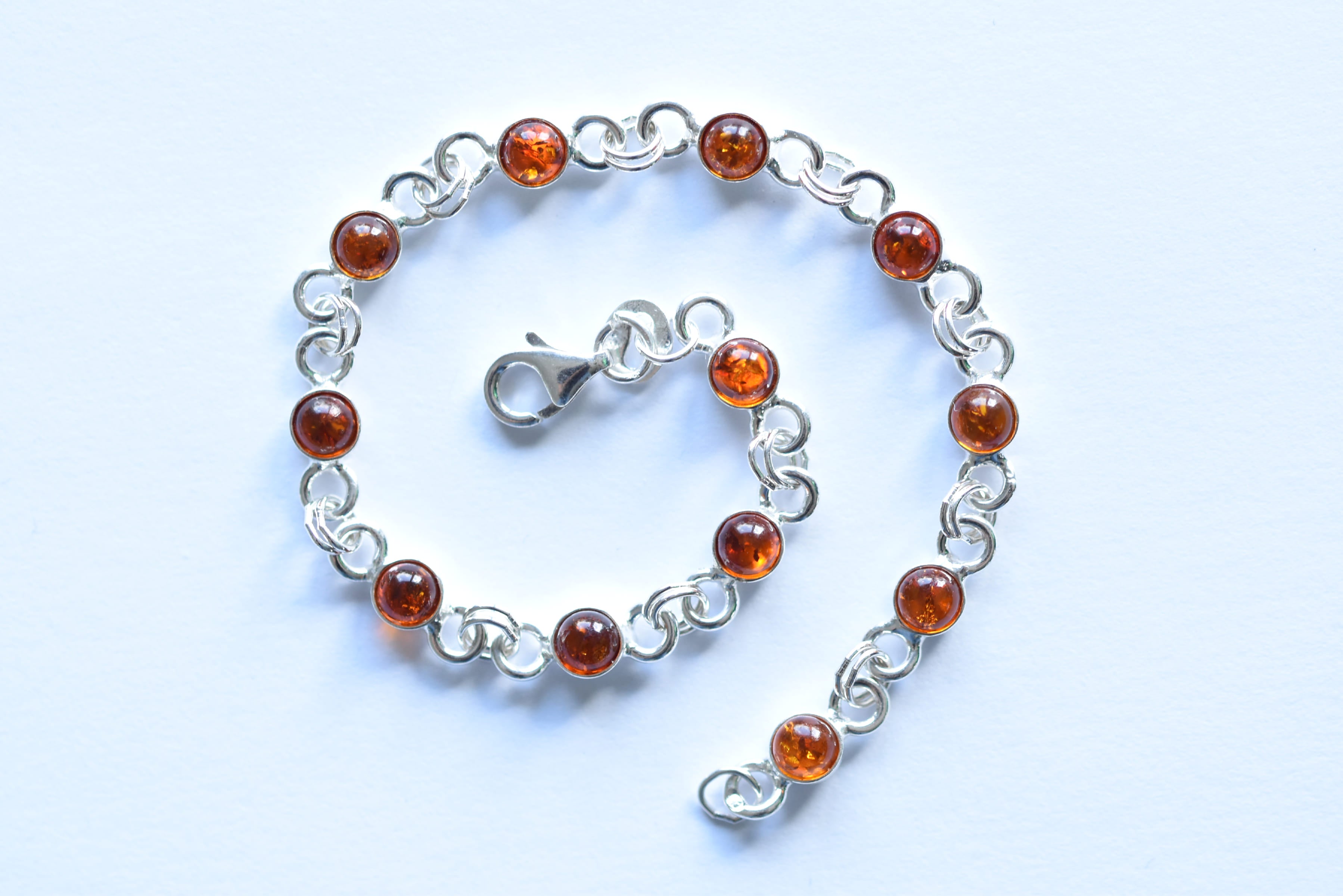 Lengyel borostyán karkötő ezüst foglalatban