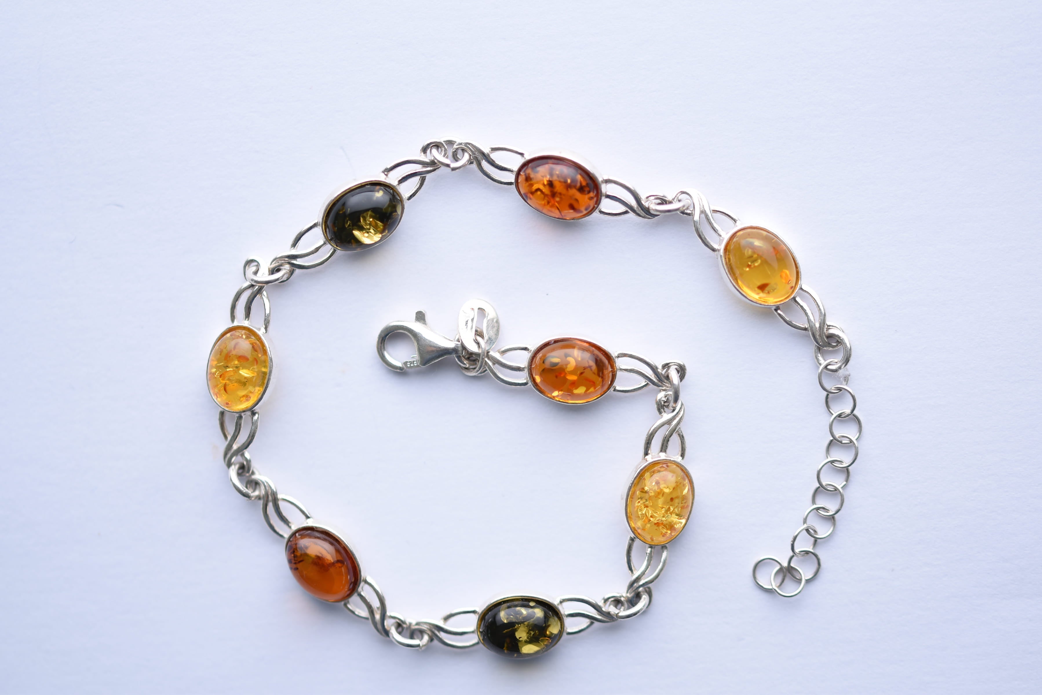 Lengyel borostyán karkötő ezüst foglalatban