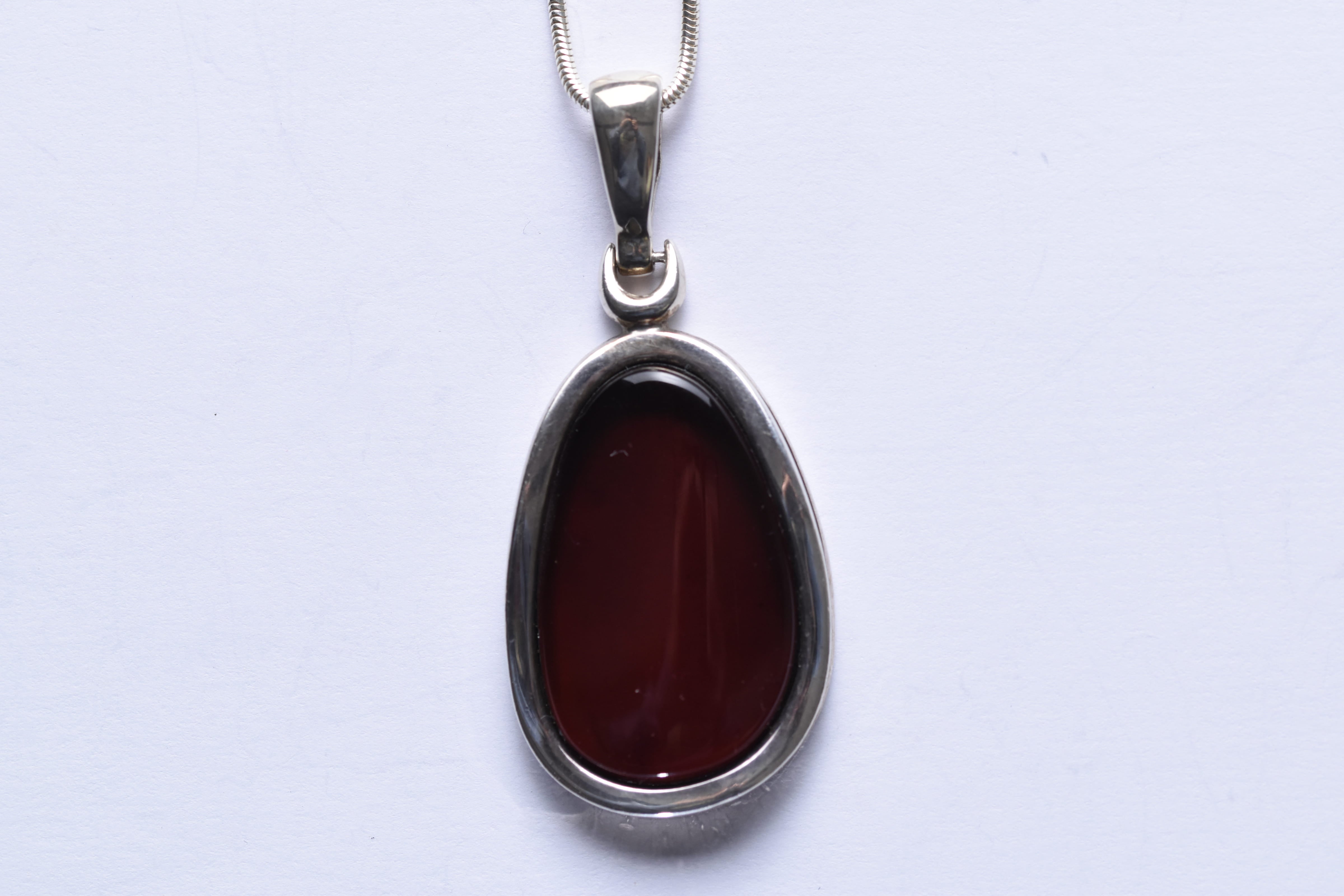 Lengyel borostyánkő medál ezüst foglalatban