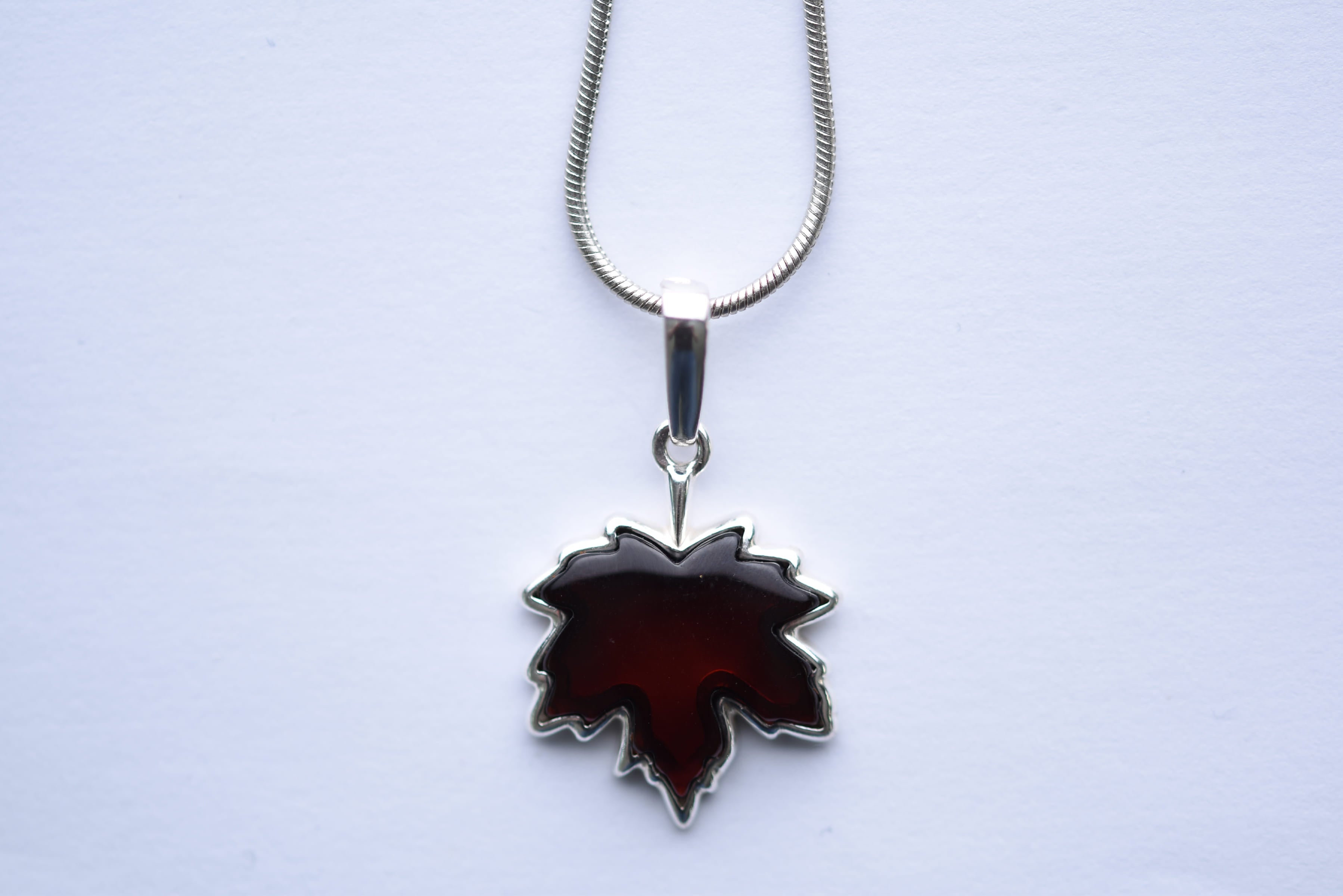 Lengyel borostyán medál ezüst foglalatban