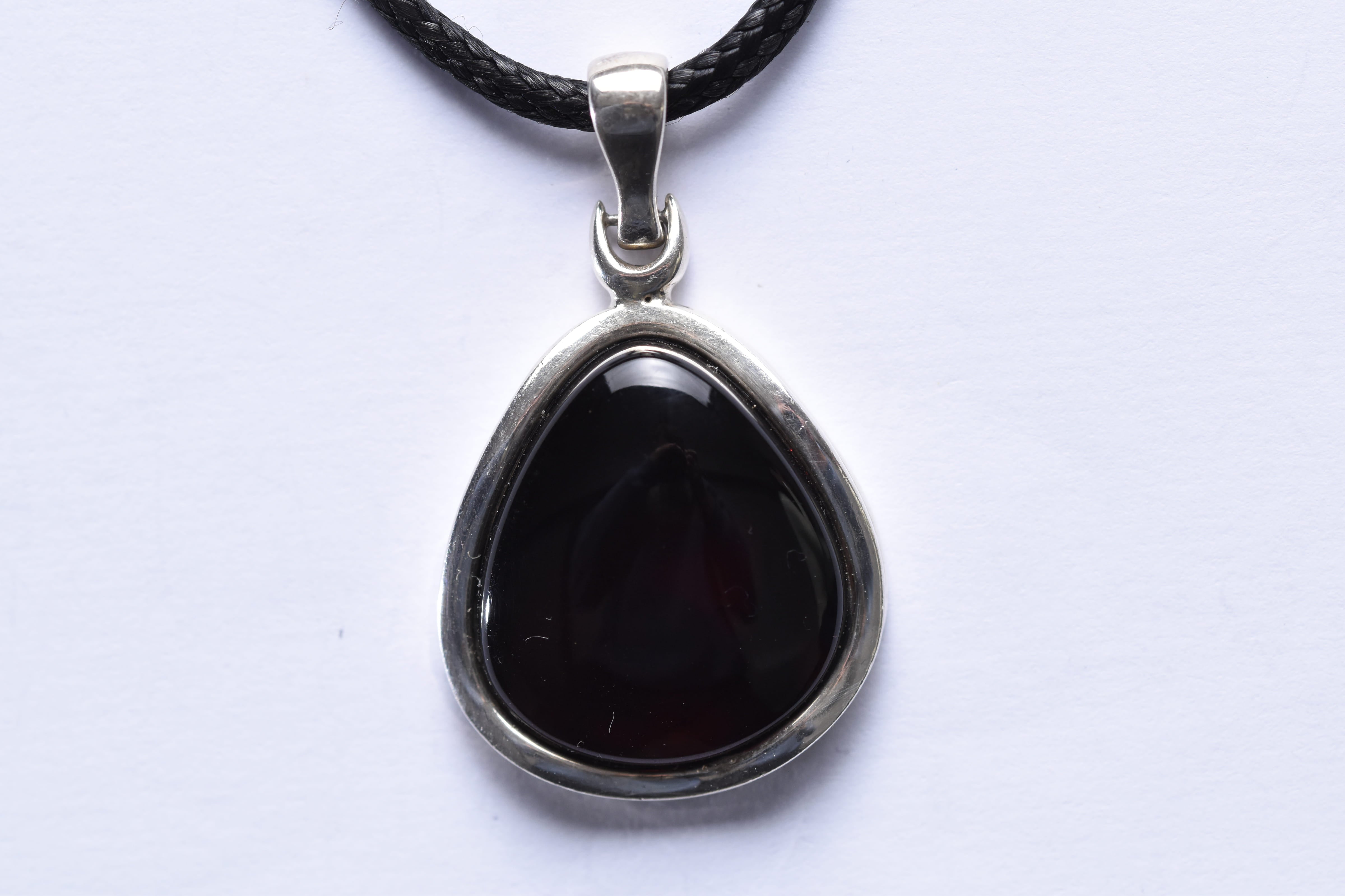 Lengyel borostyánkő medál ezüst foglalatban