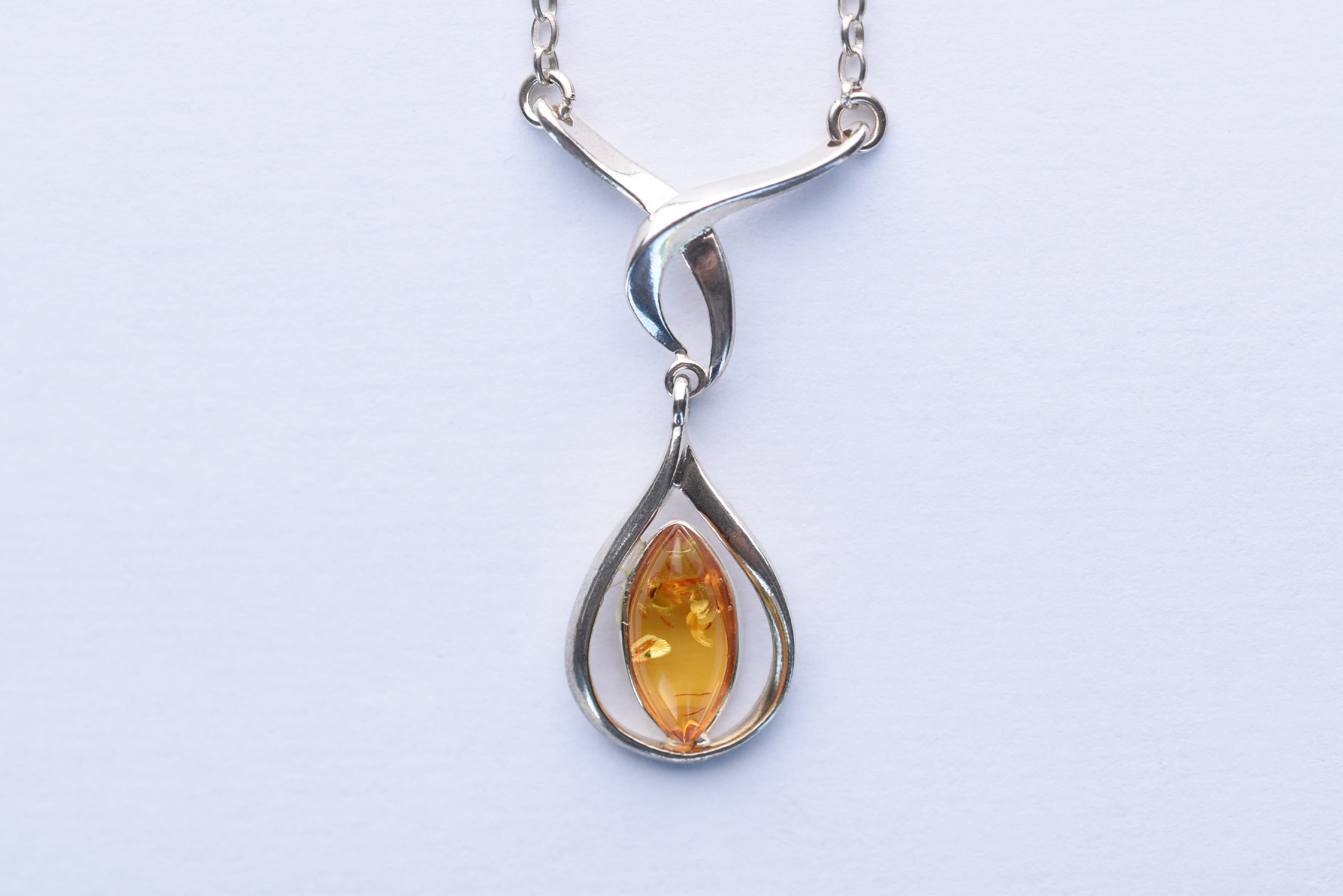 Lengyel borostyán köves medál ezüst foglalatban