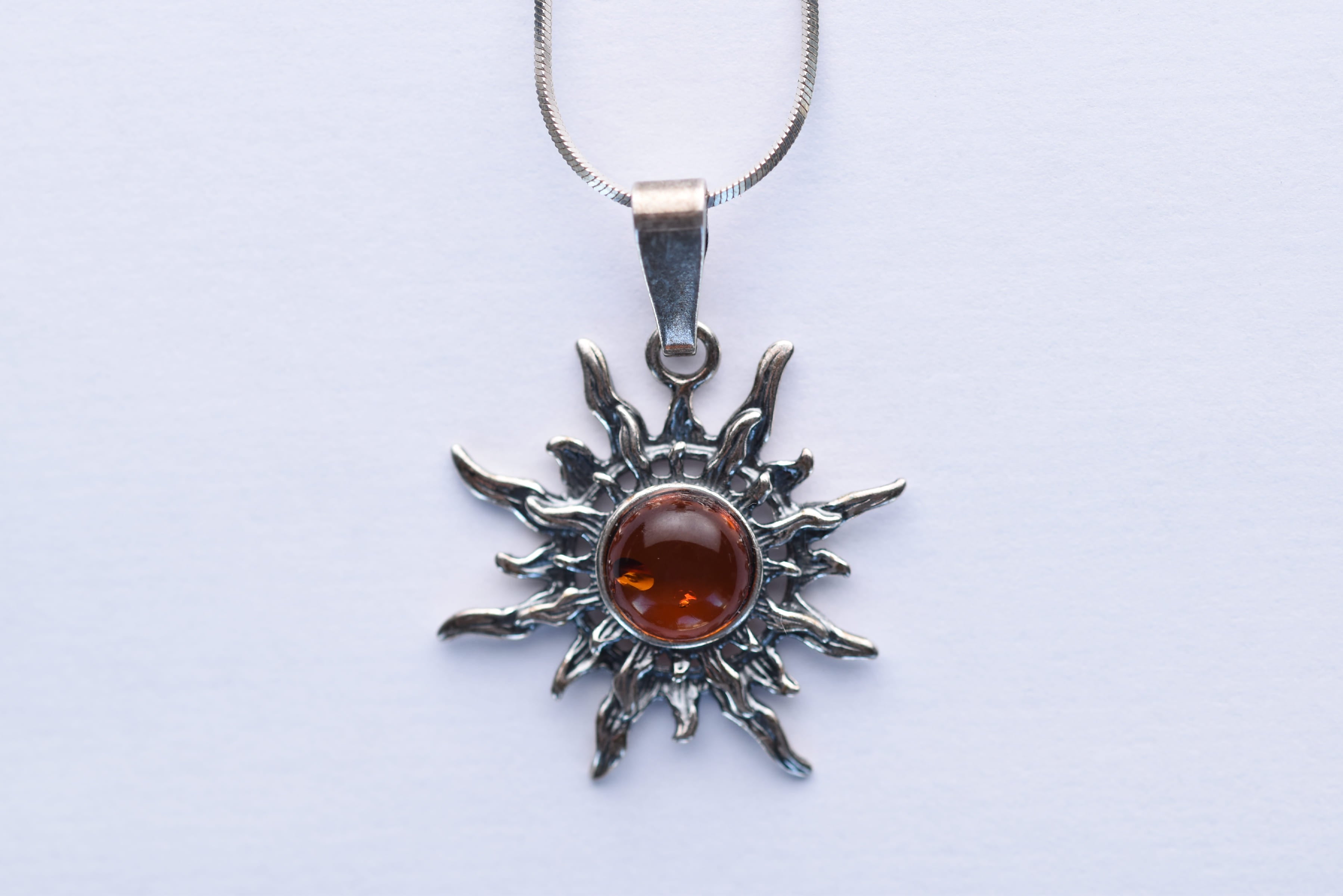 Lengyel borostyán köves medál ezüst foglalatban