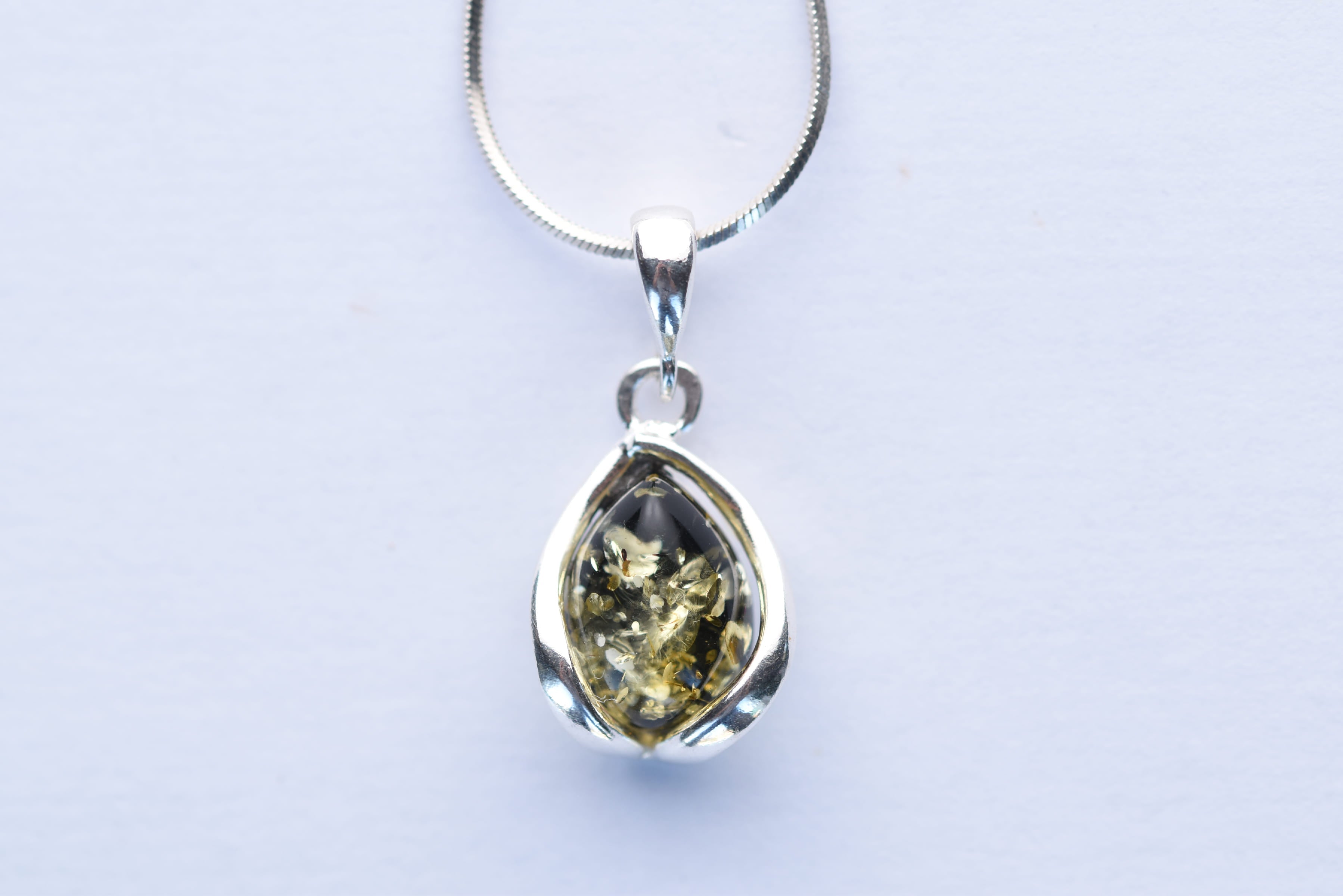 Lengyel borostyán köves medál ezüst foglalatban