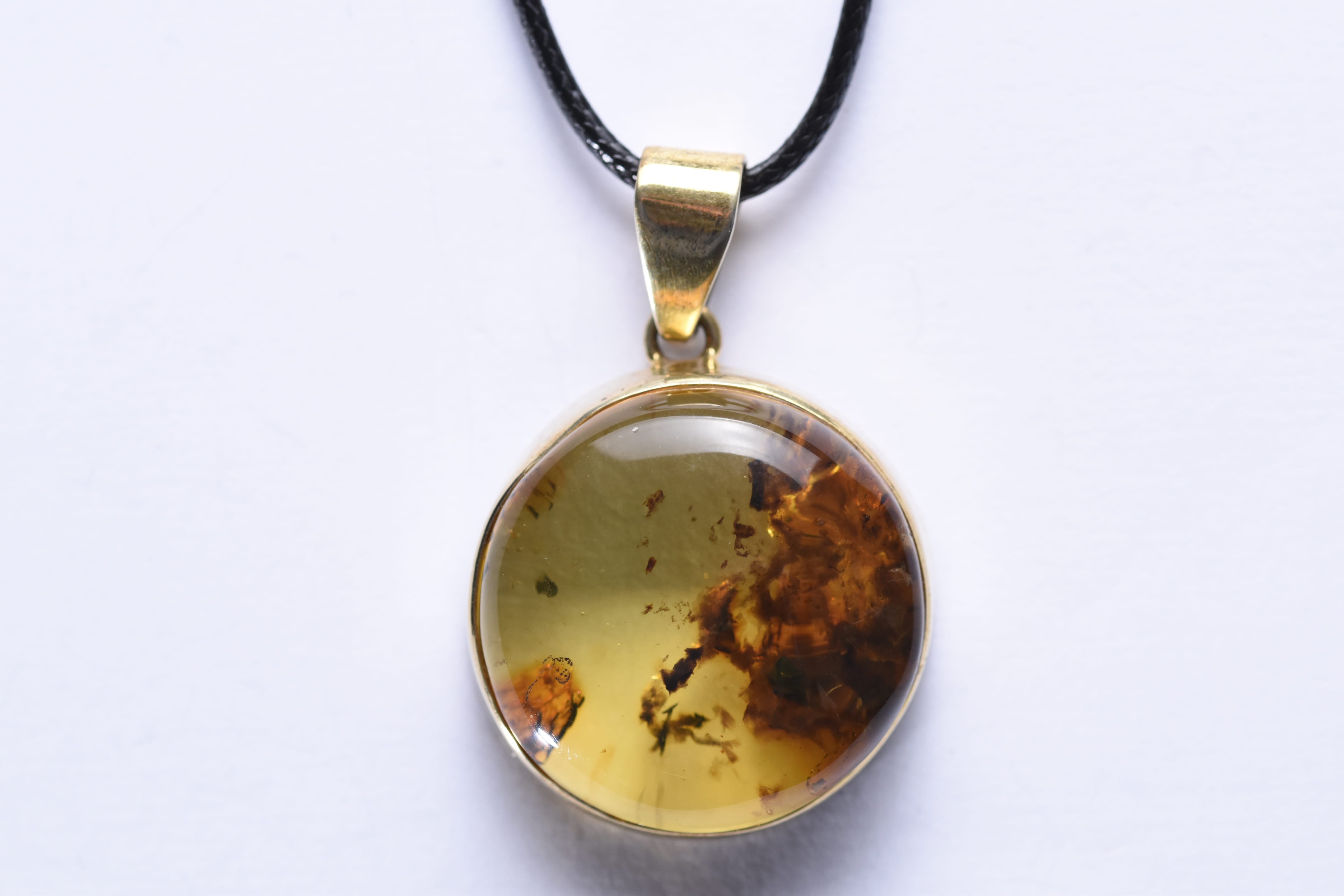 Lengyel borostyánkő medál ezüst foglalatban