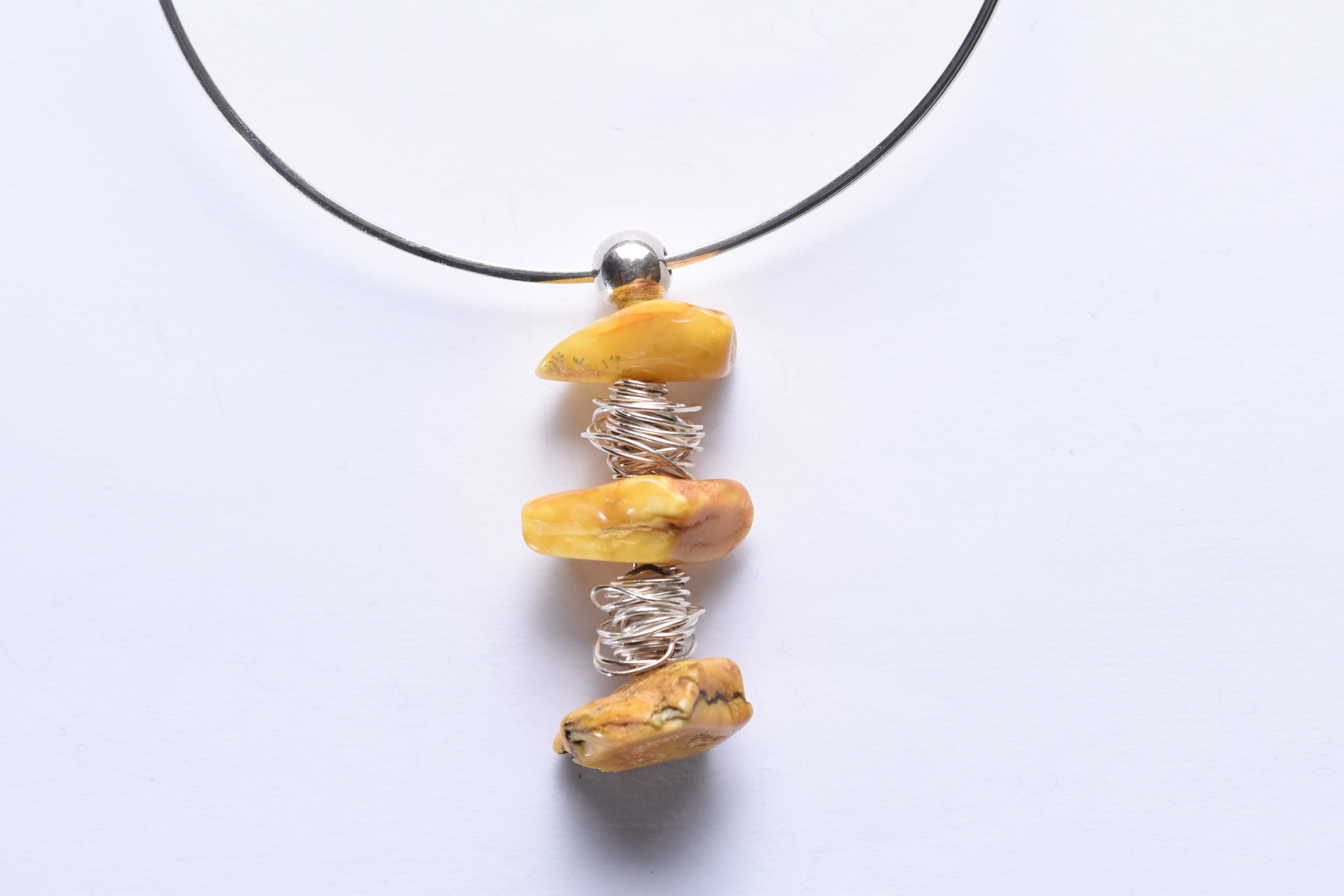 Lengyel borostyánkő medál ezüst foglalatban