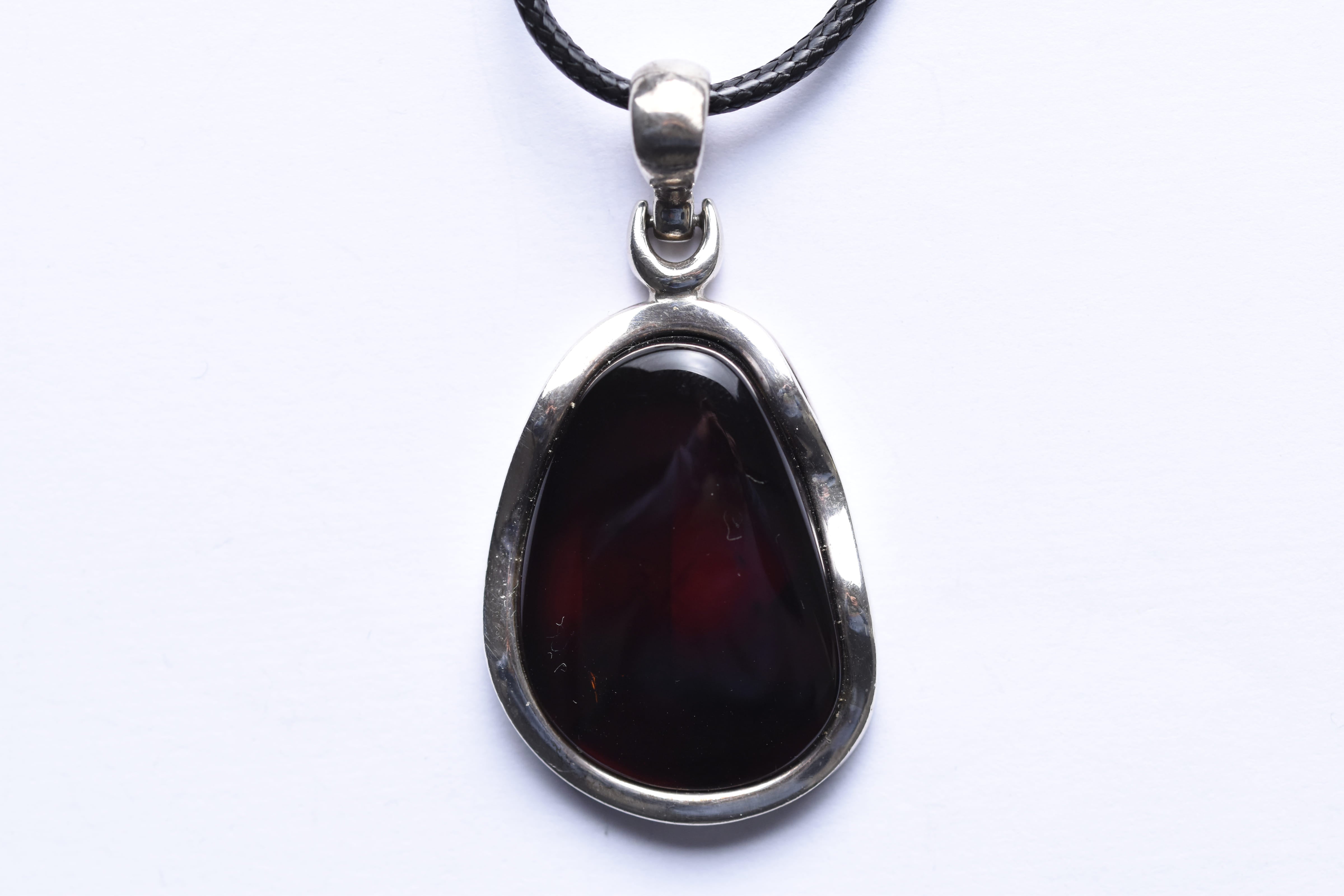 Lengyel borostyánkő medál ezüst foglalatban