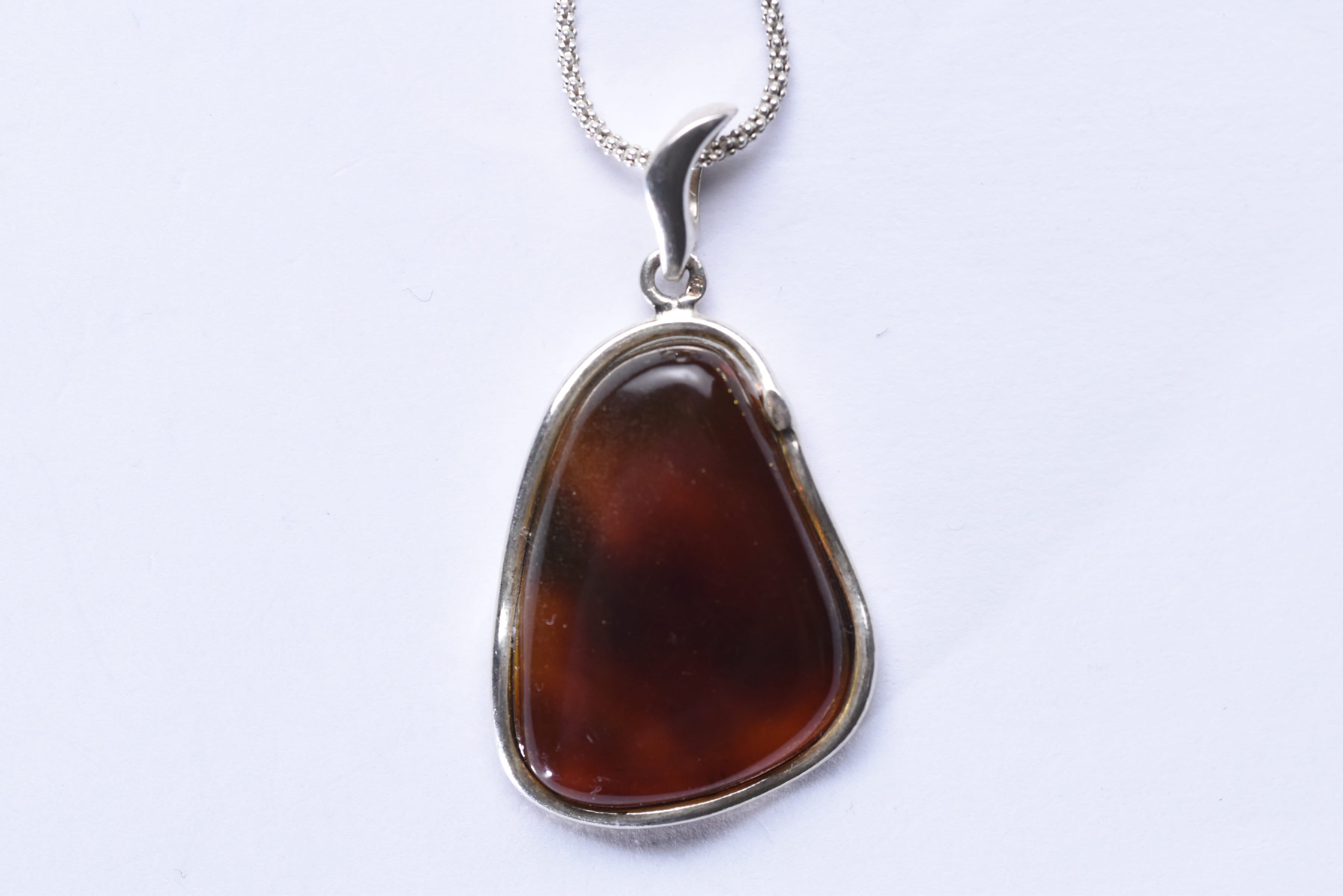 Lengyel borostyánkő medál ezüstbe foglalva