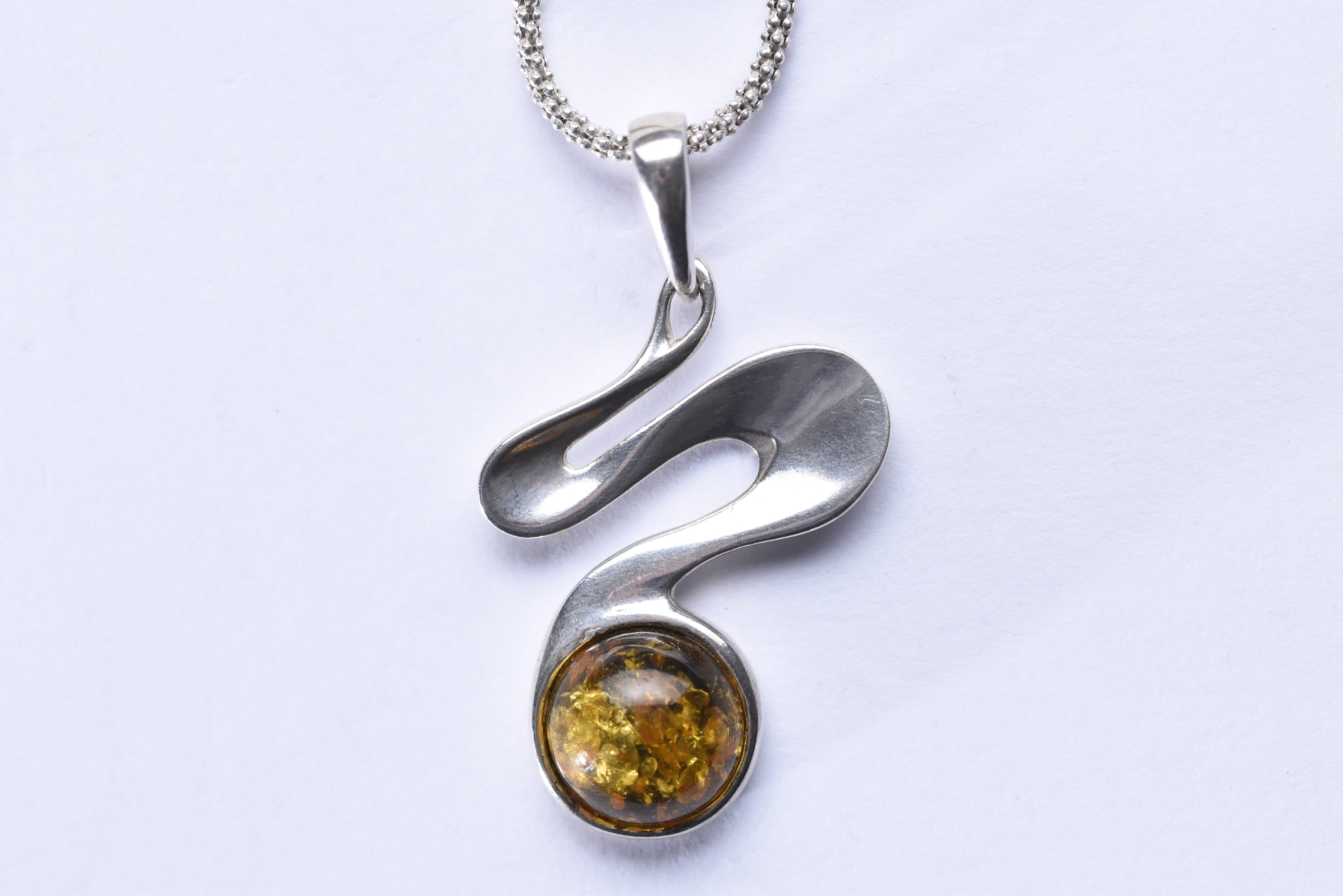 Lengyel borostyánkő medál ezüstbe foglalva