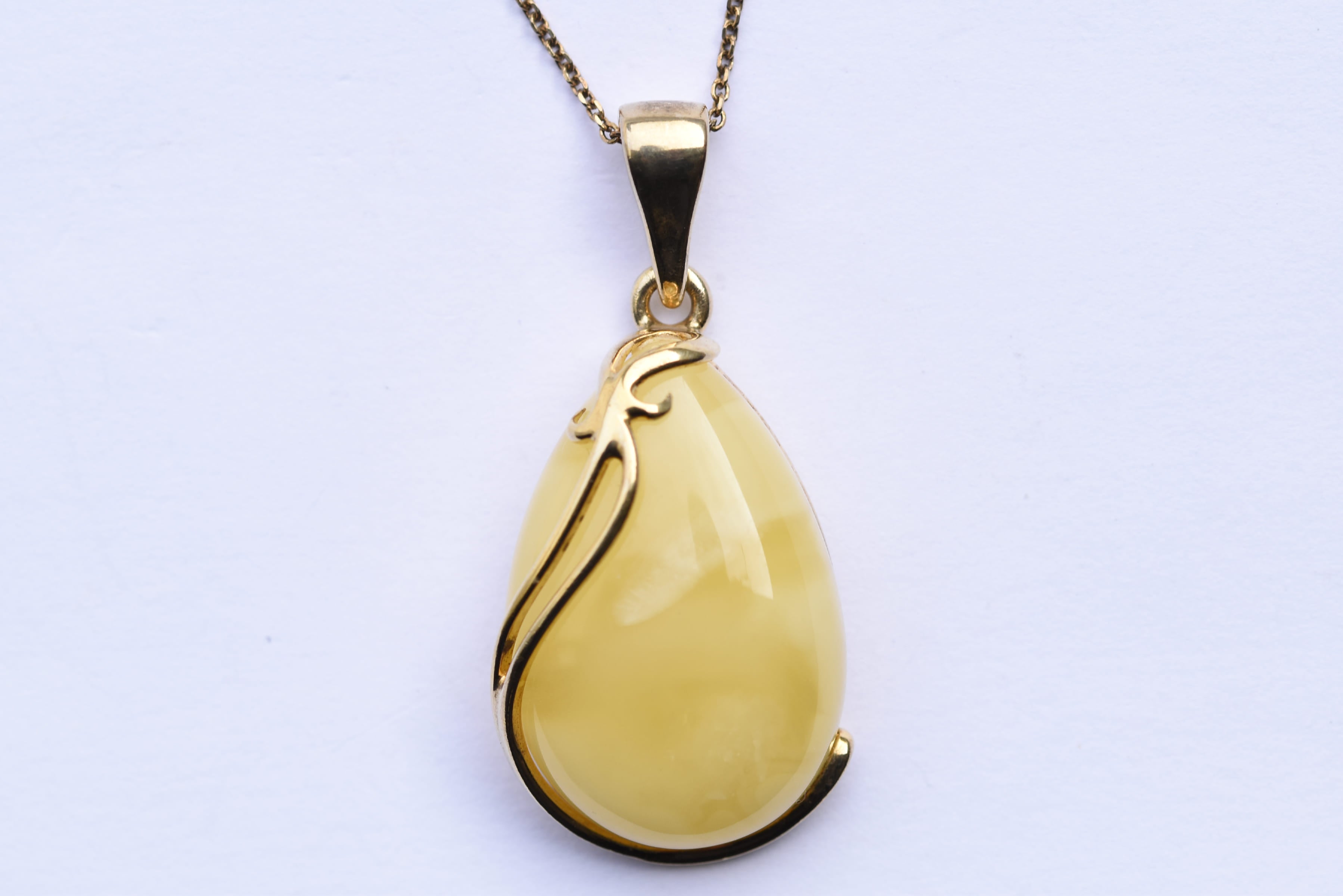 Lengyel borostyánkő medál aranyozott ezüstbe foglalva