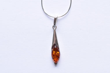 Lengyel borostyán medál ezüst foglalatban