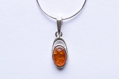 Lengyel borostyán medál ezüst foglalatban