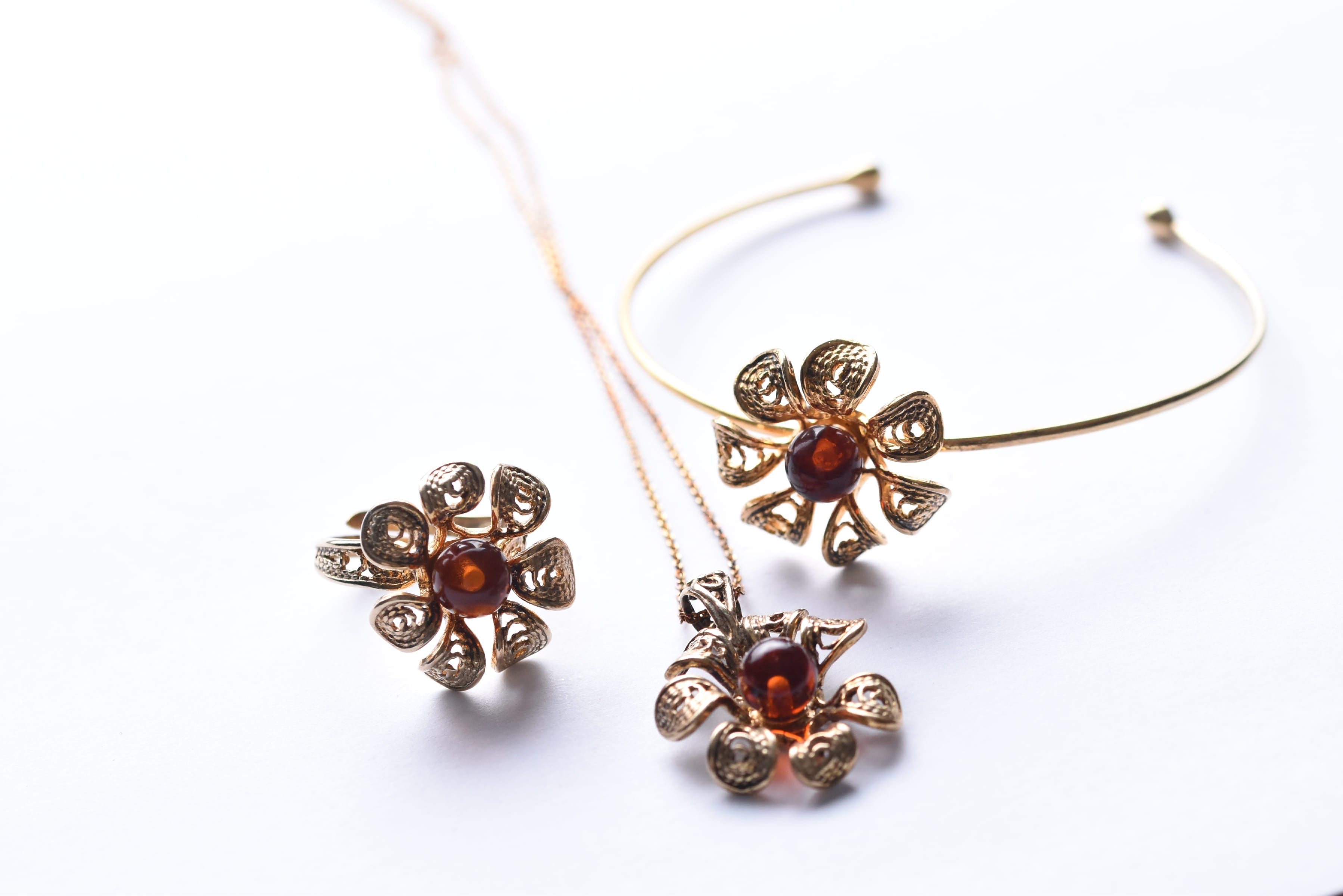 Lengyel borostyán ékszer szett aranyozott ezüst foglalatban