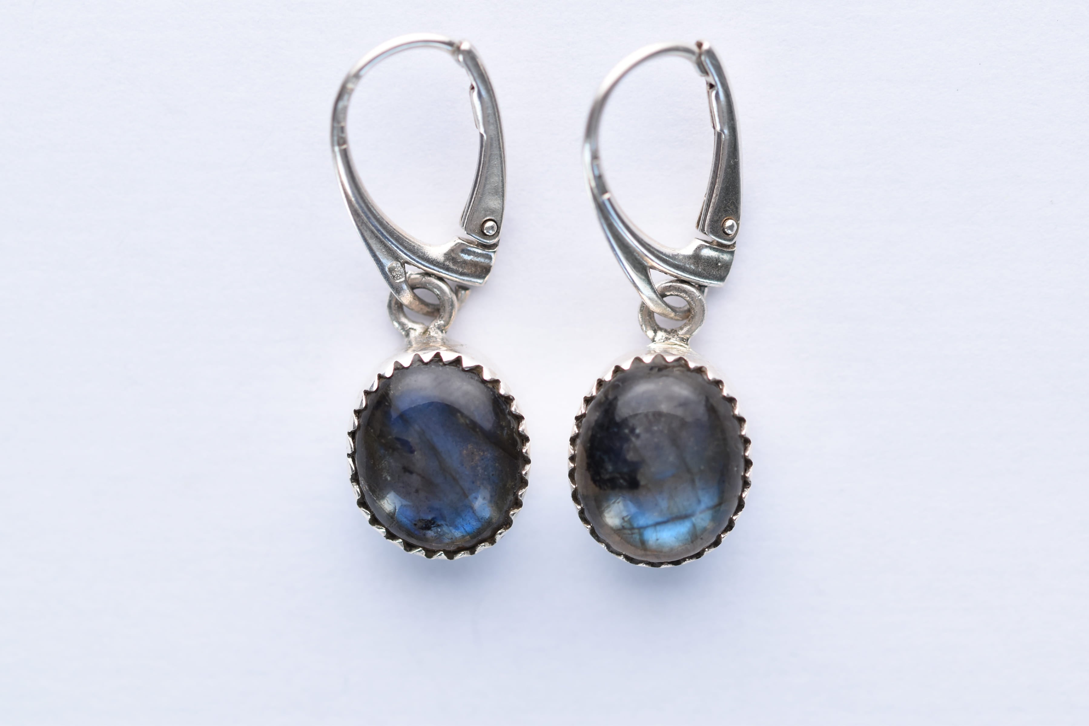 Labradorit köves fülbevaló ezüst foglalatban