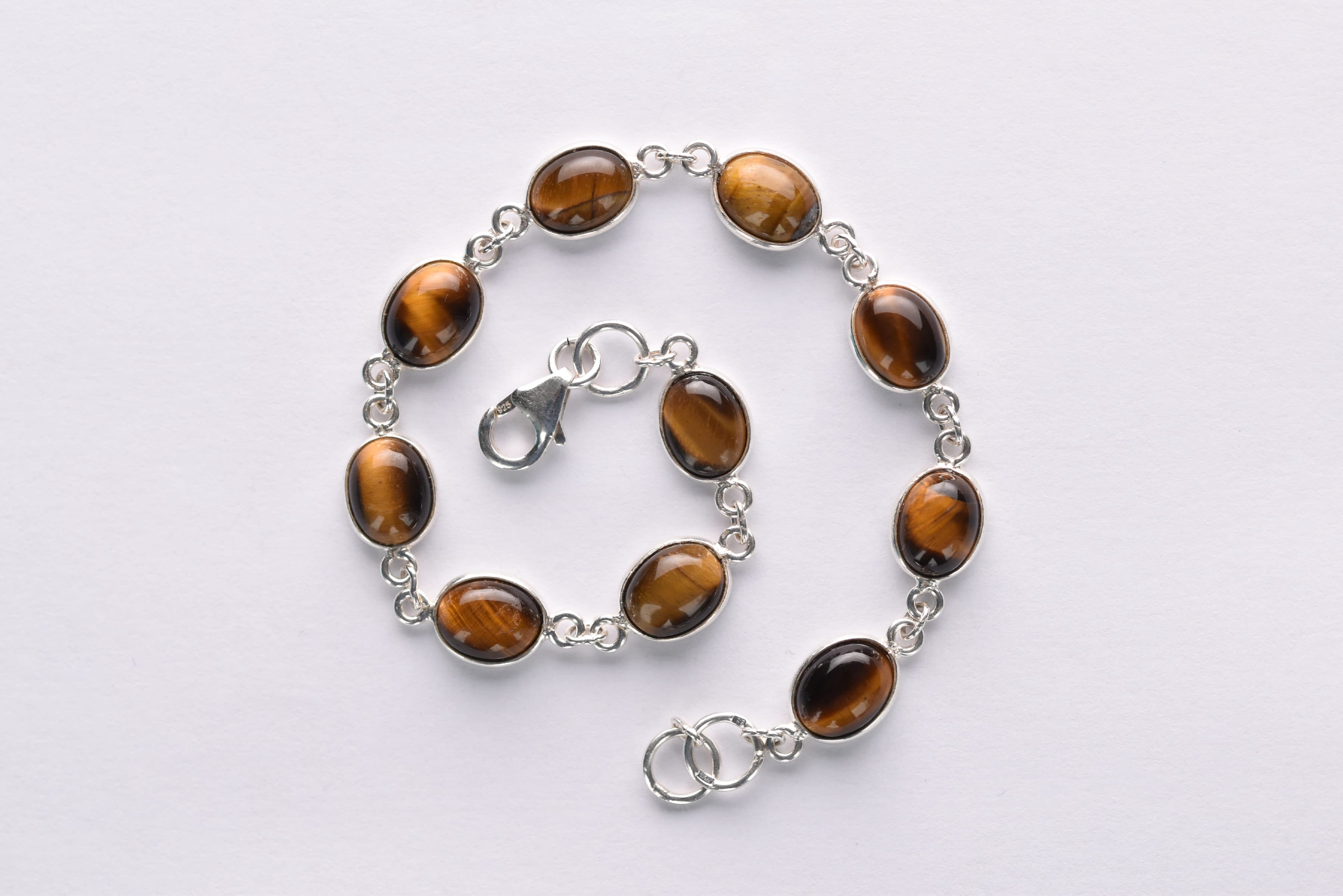 Tigrisszem karkötő ezüst foglalatban