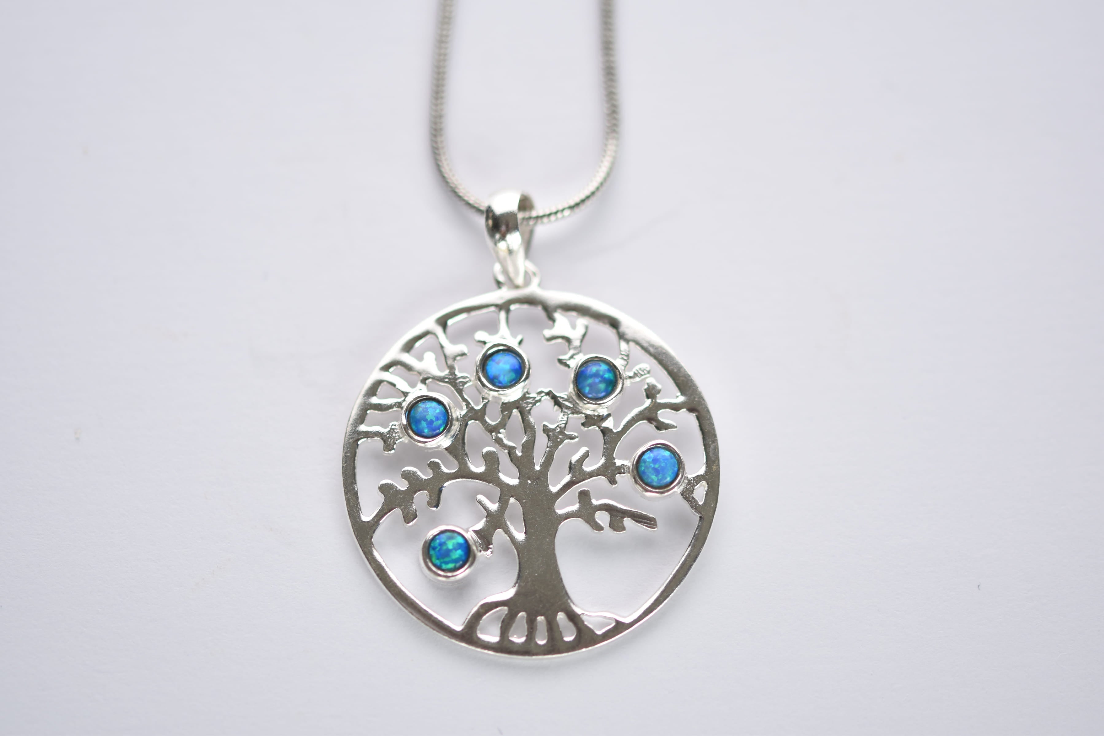 Opállal díszített ezüst életfa medál