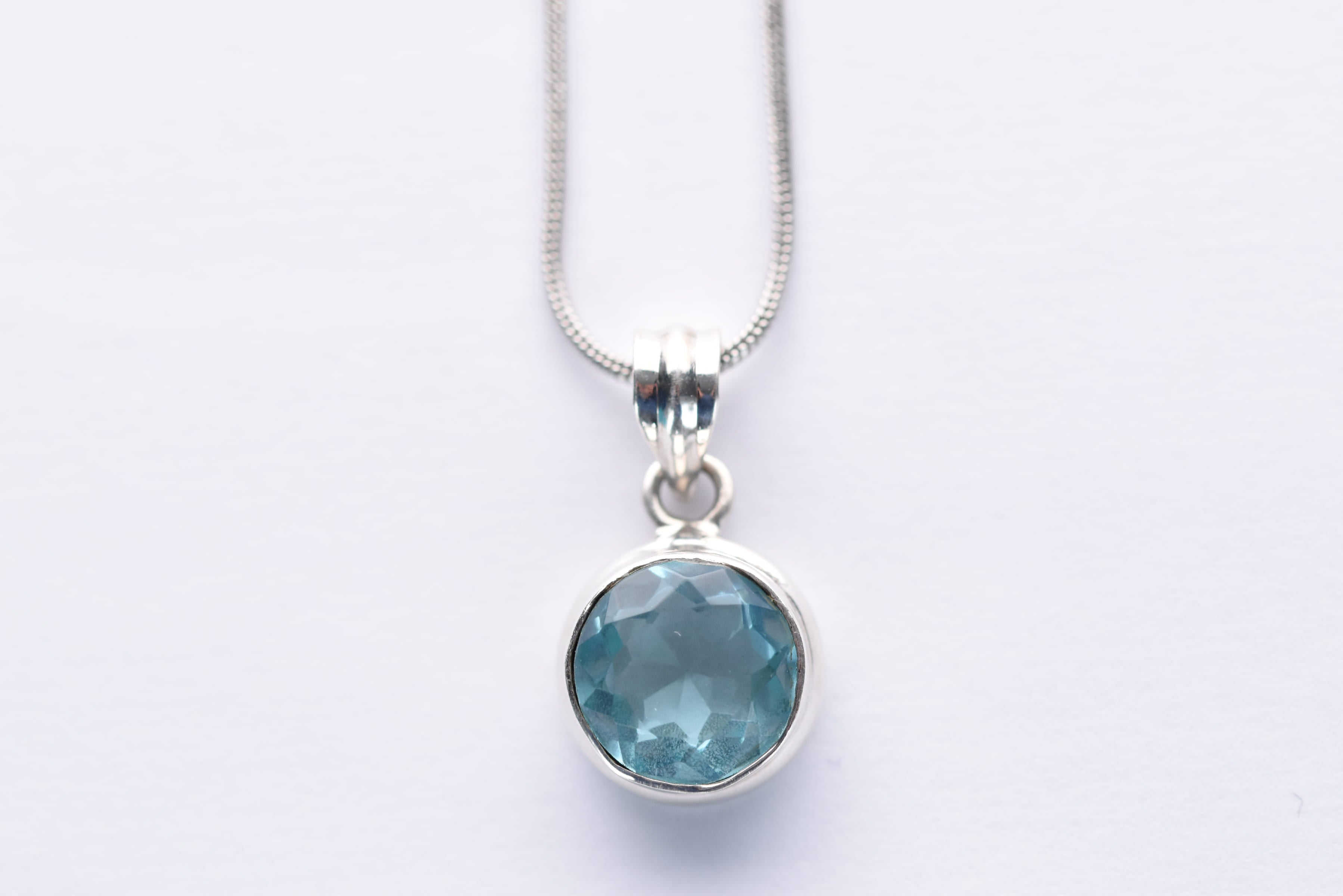 Kék topáz köves medál ezüst foglalatban