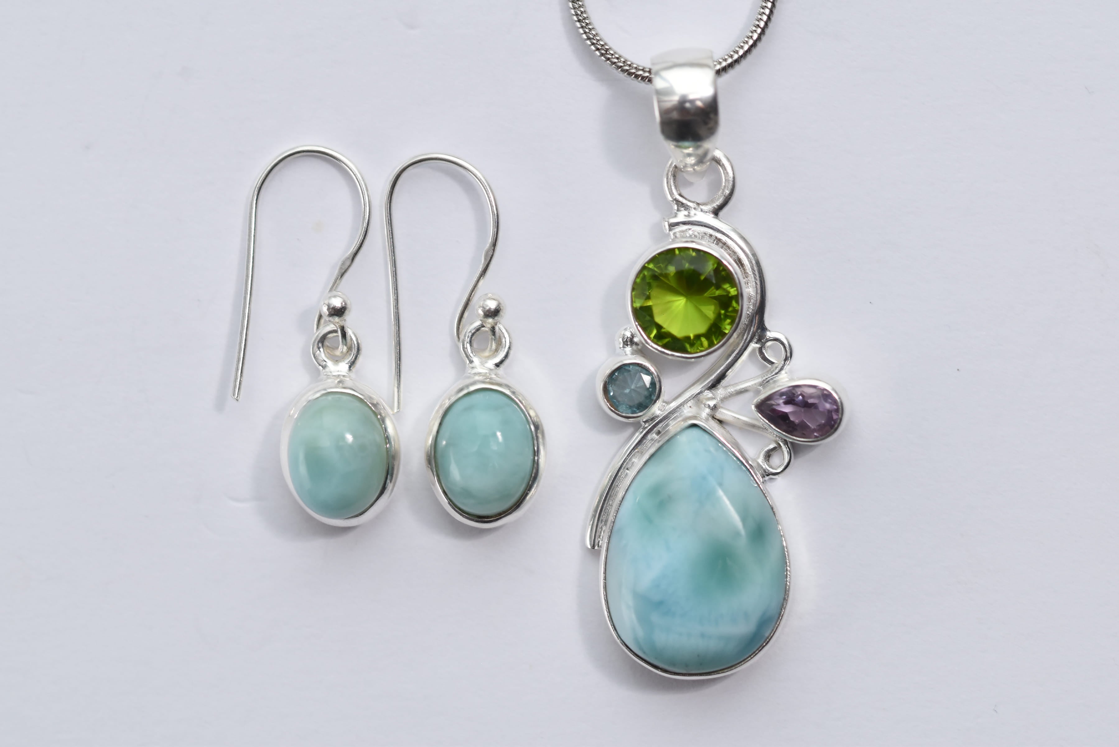 Larimar köves ékszer szett, peridottal,ametiszttel és kék topázzal díszítve ezüst foglalatban