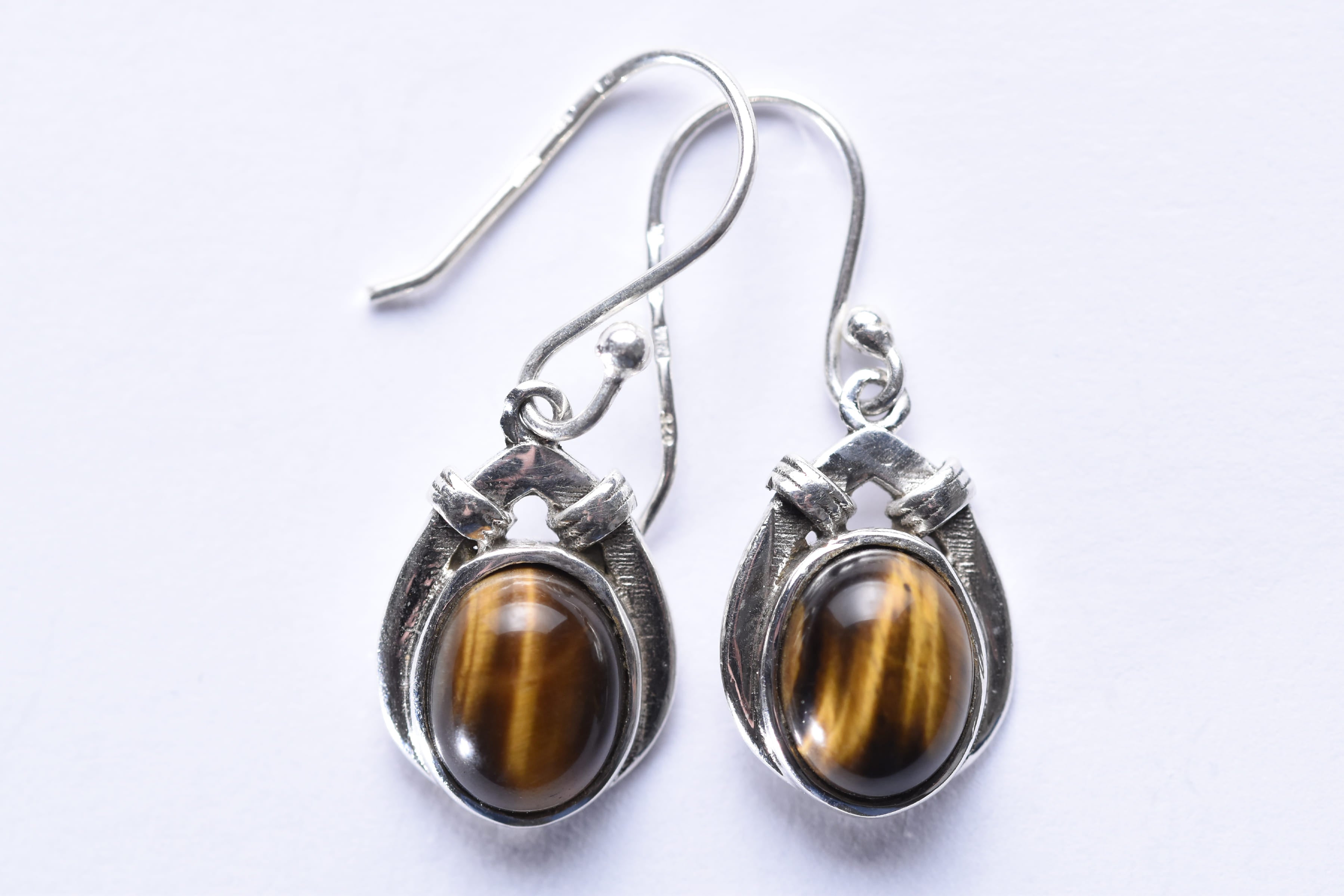 Tigrisszem köves fülbevaló ezüst foglalatban