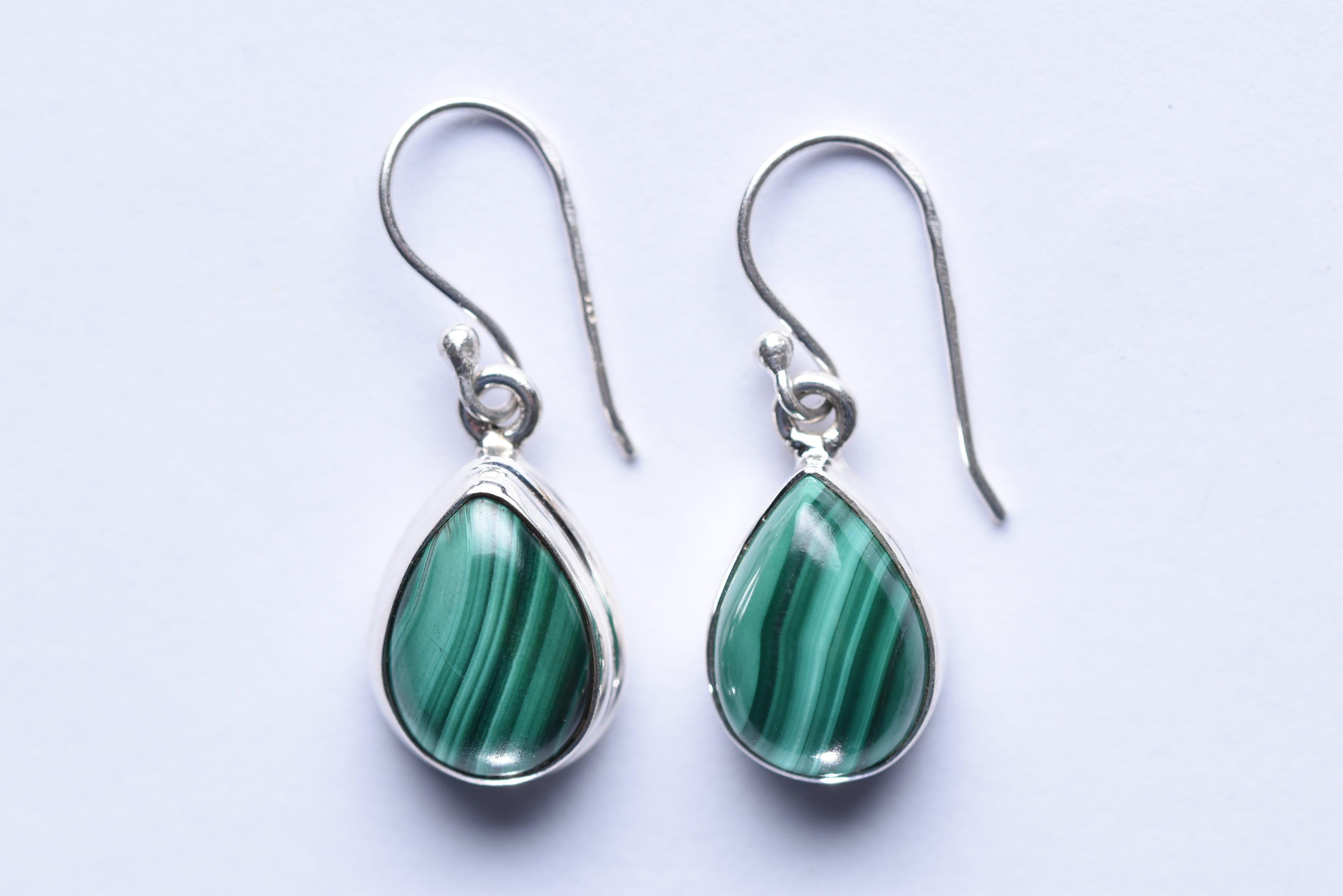 Malachit köves fülbevaló ezüst foglalatban