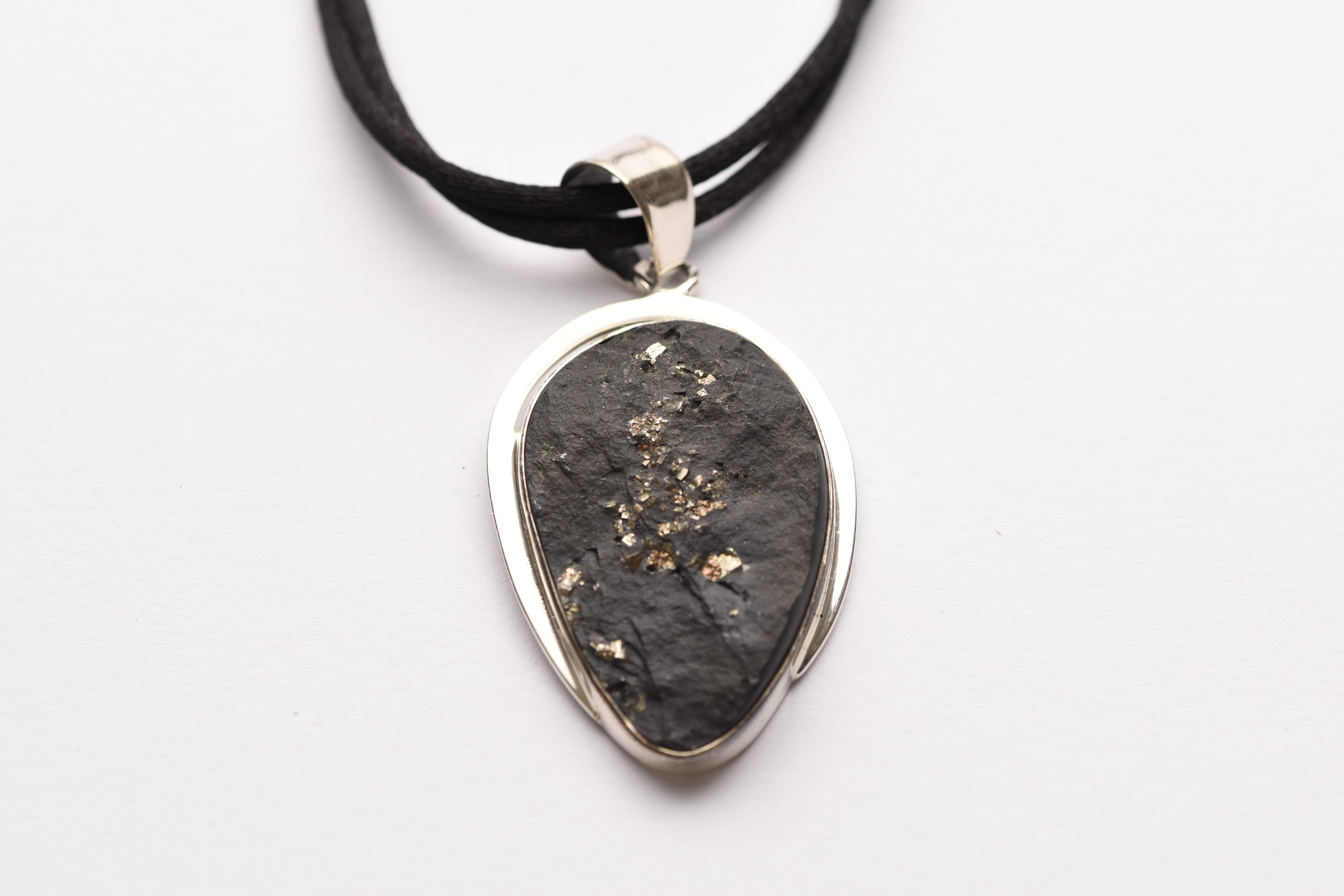 Schiffer Pirit medál ezüst foglalatban