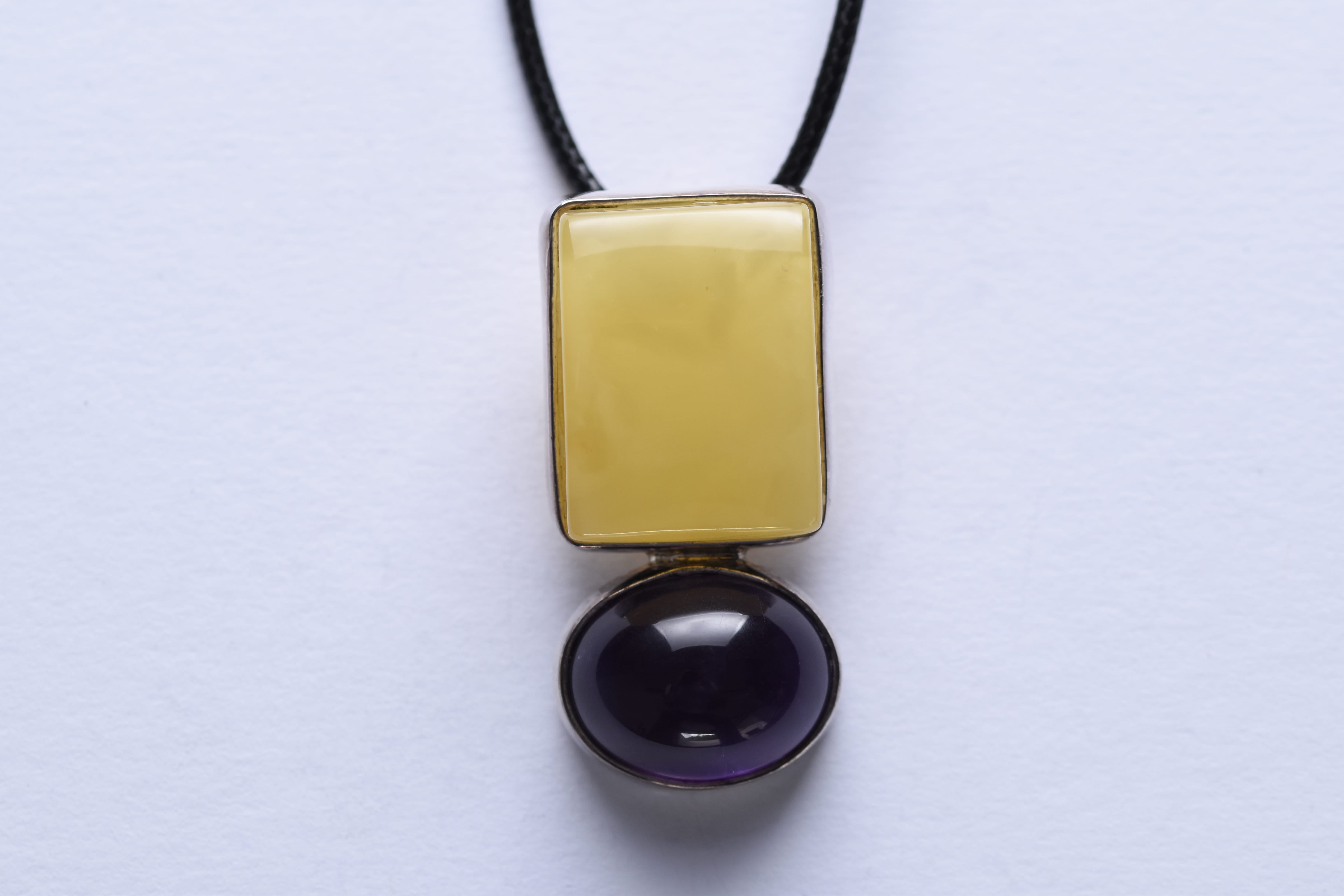 Borostyán-ametiszt medál ezüst foglalatban